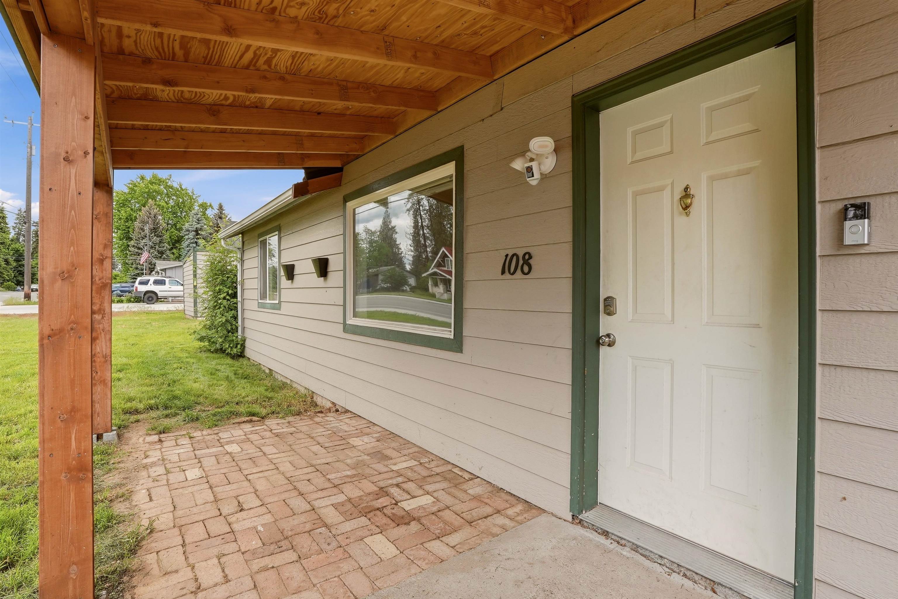 104 N Colville Rd - Photo 2