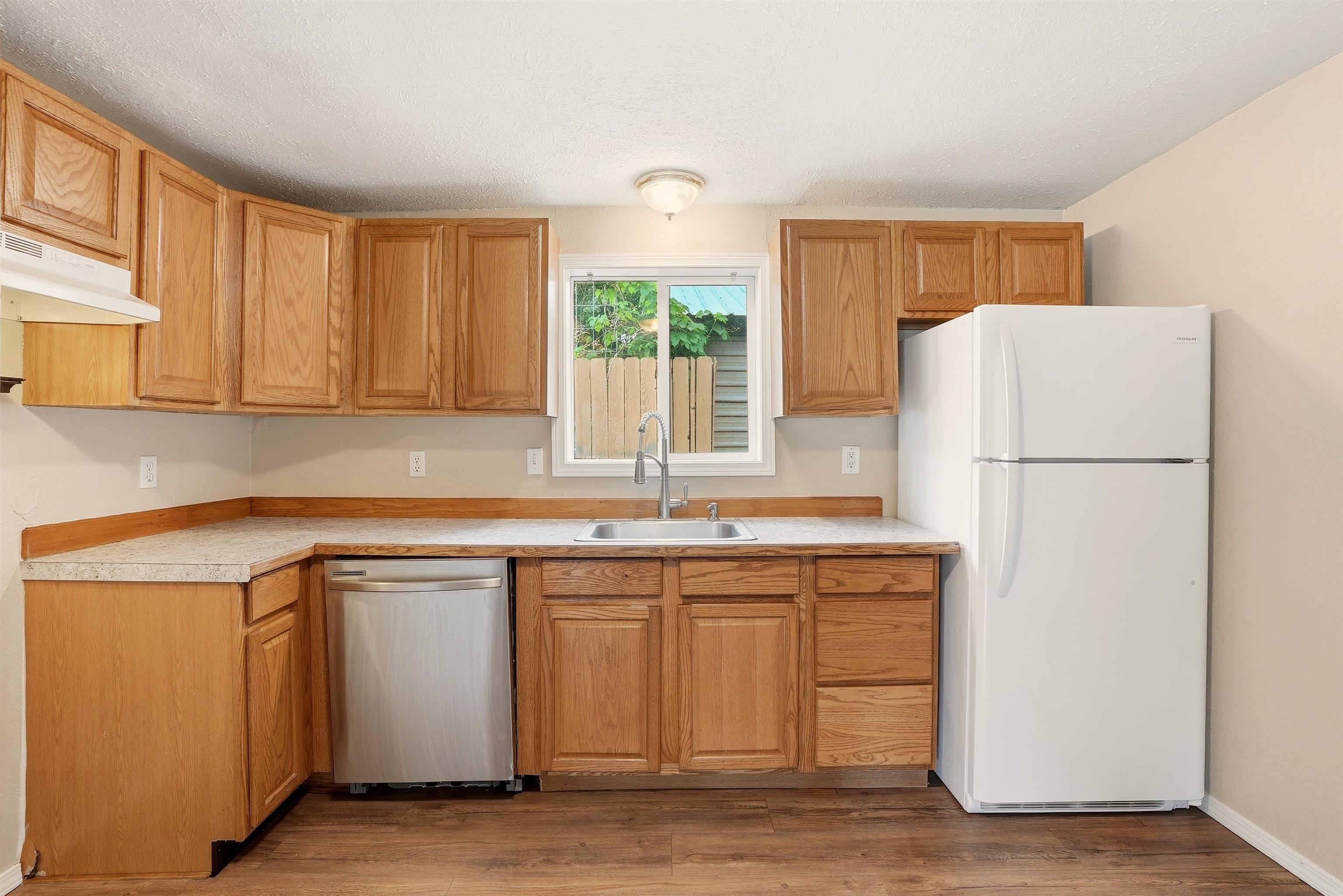 104 N Colville Rd - Photo 3