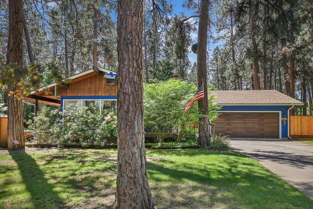 10808 E 47th Ave - Photo 2