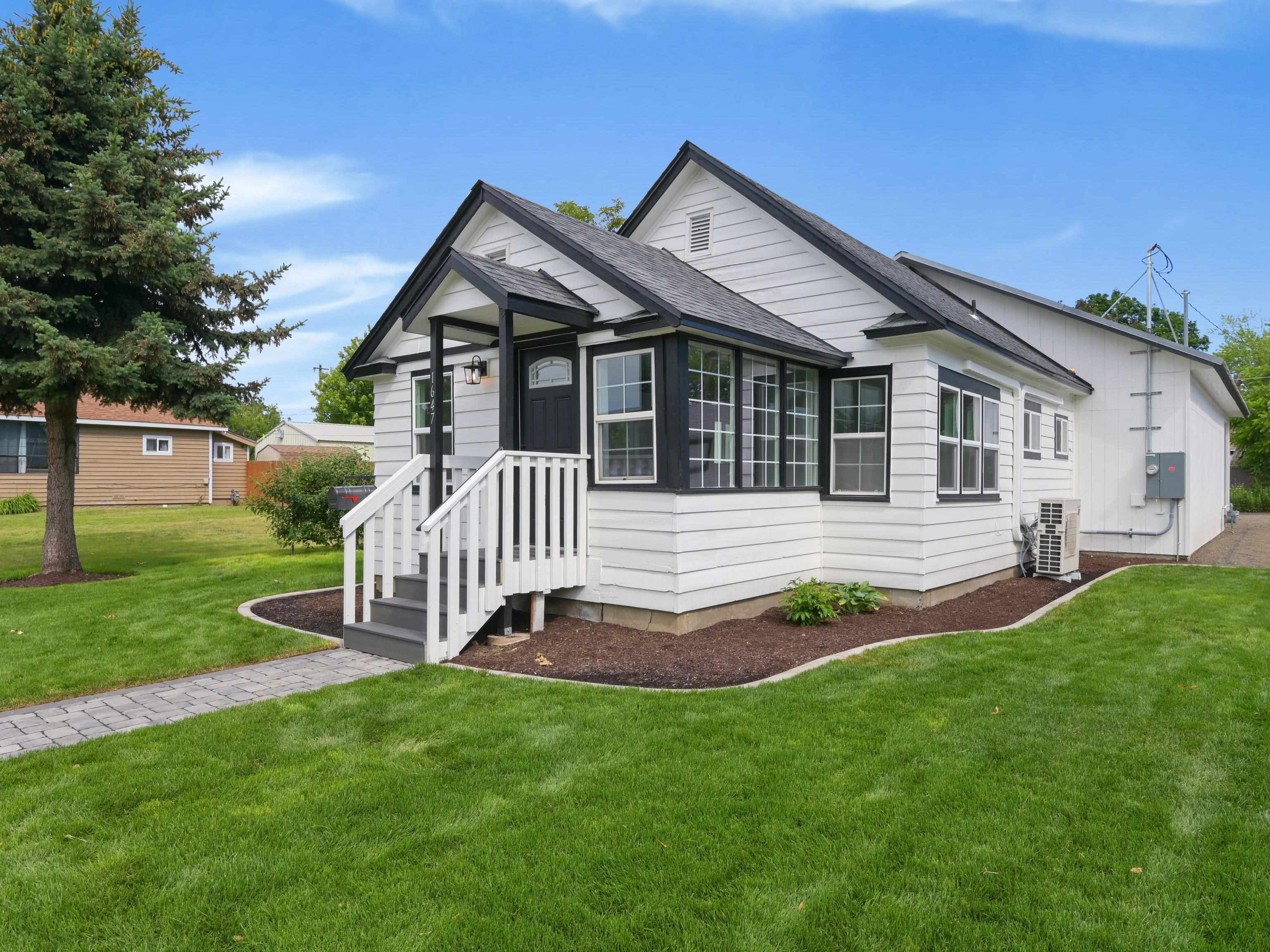 1647 E Gordon Ave - Photo 2