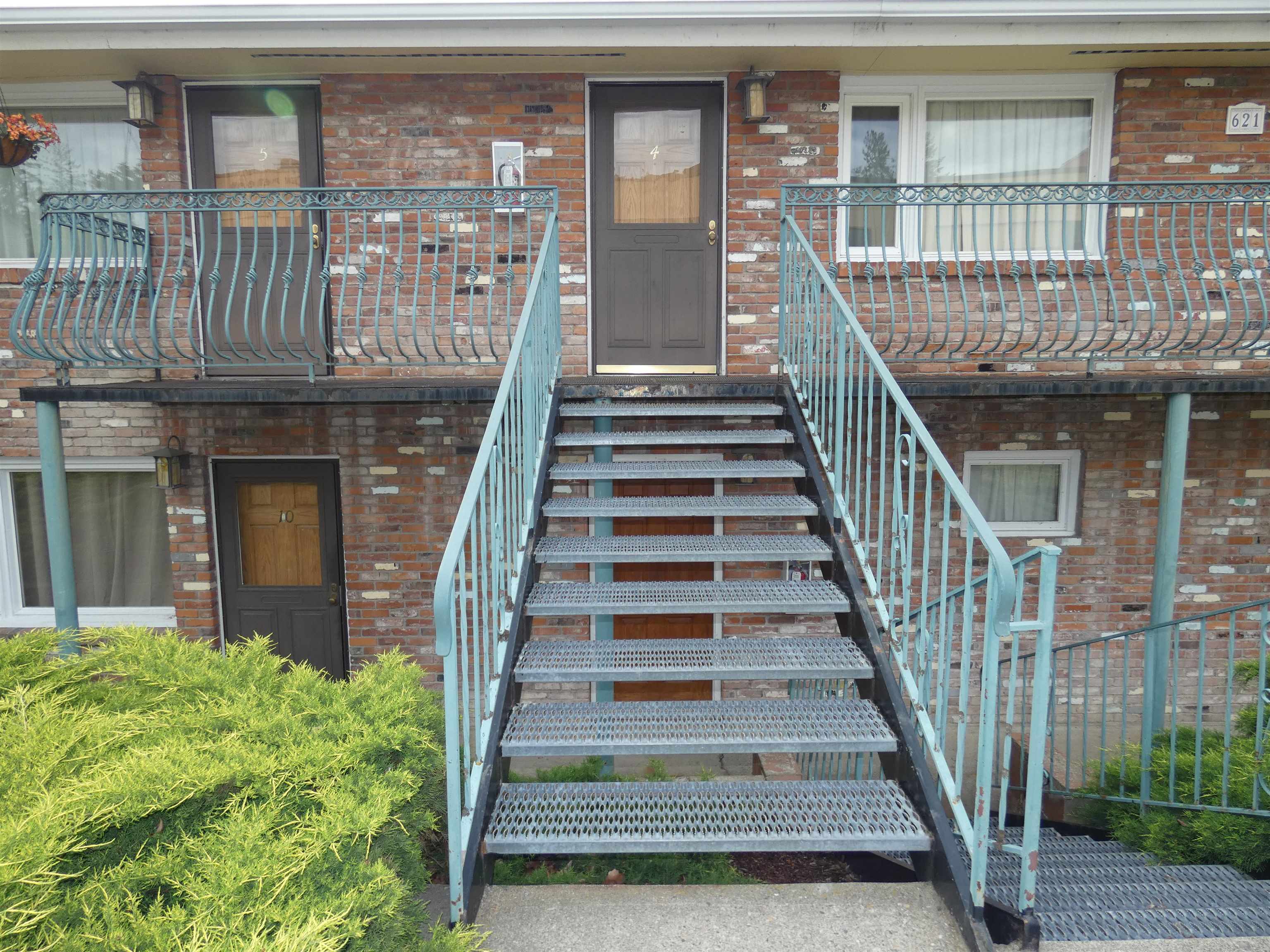 621 3rd St - Photo 4