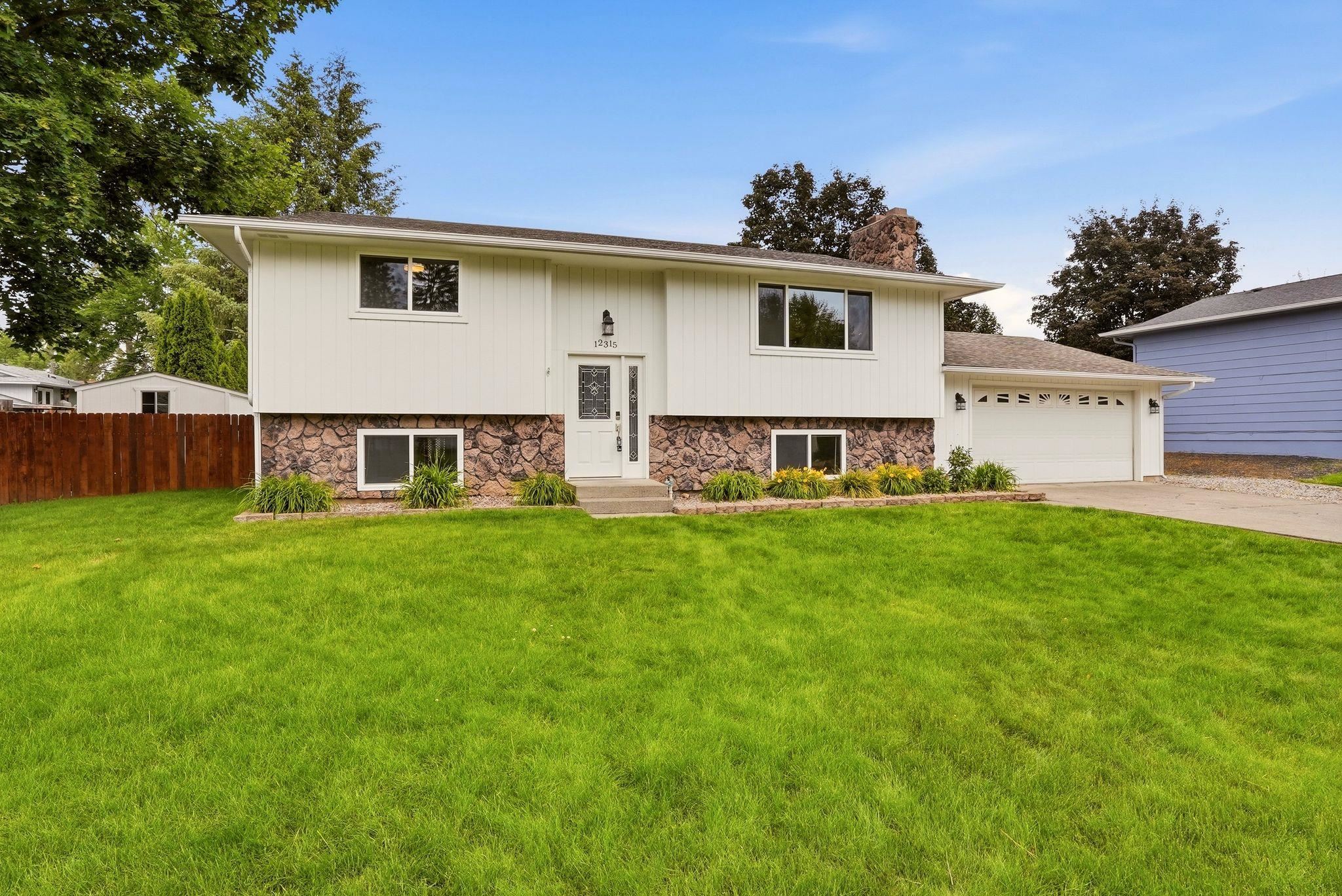 12315 E 27th Ave - Photo 2