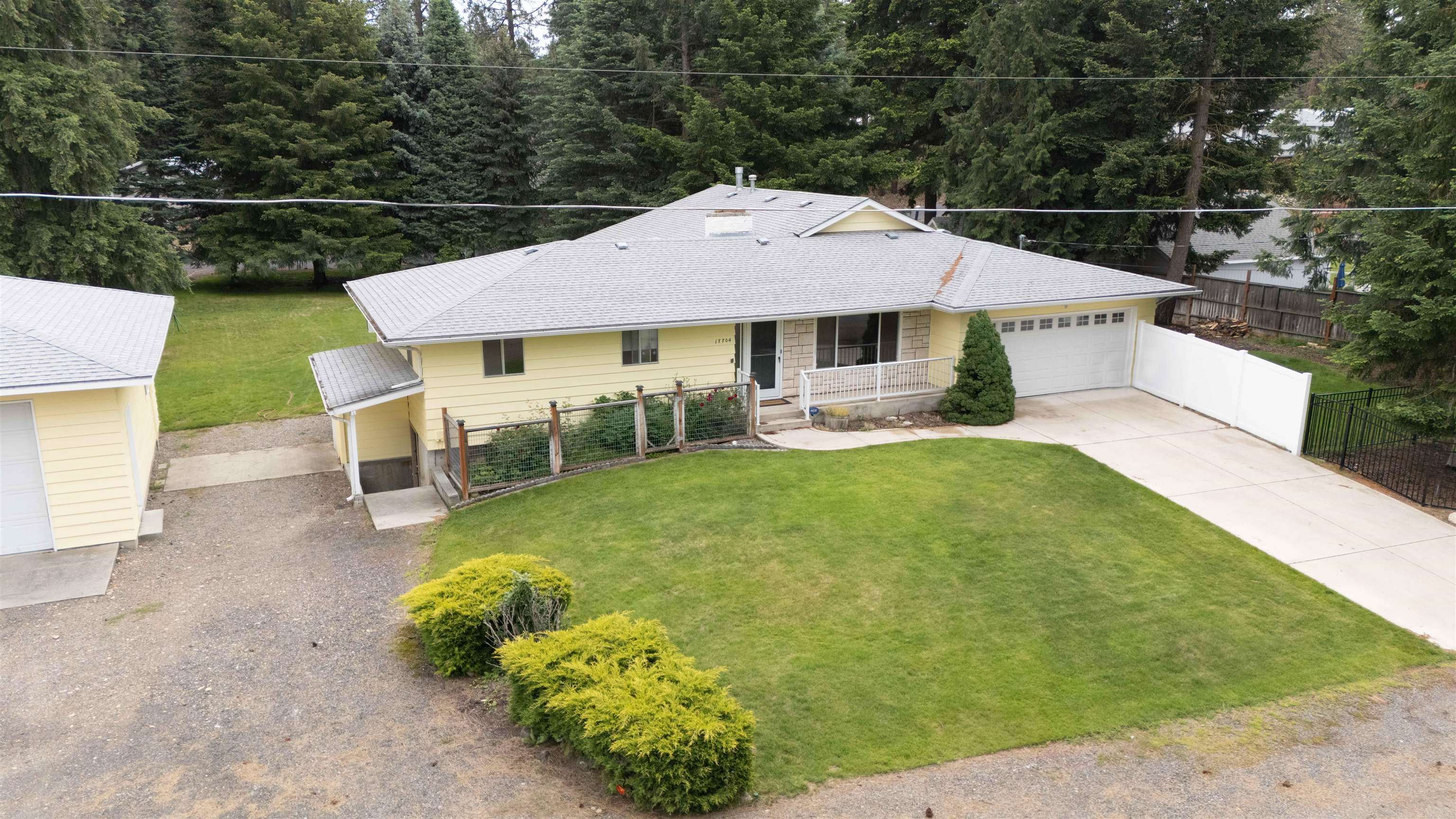 17704 N Hilltop Rd - Photo 1