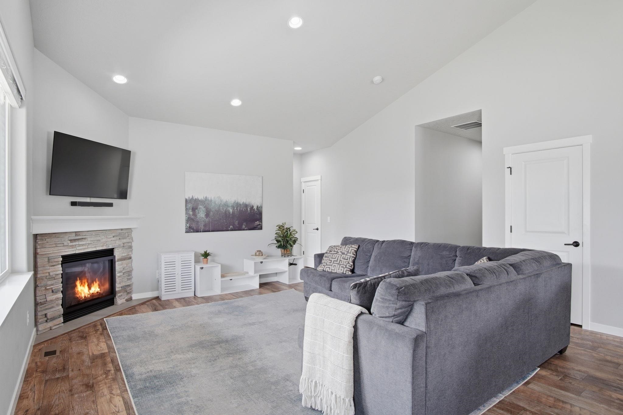 1754 N Hood River Rd - Photo 2