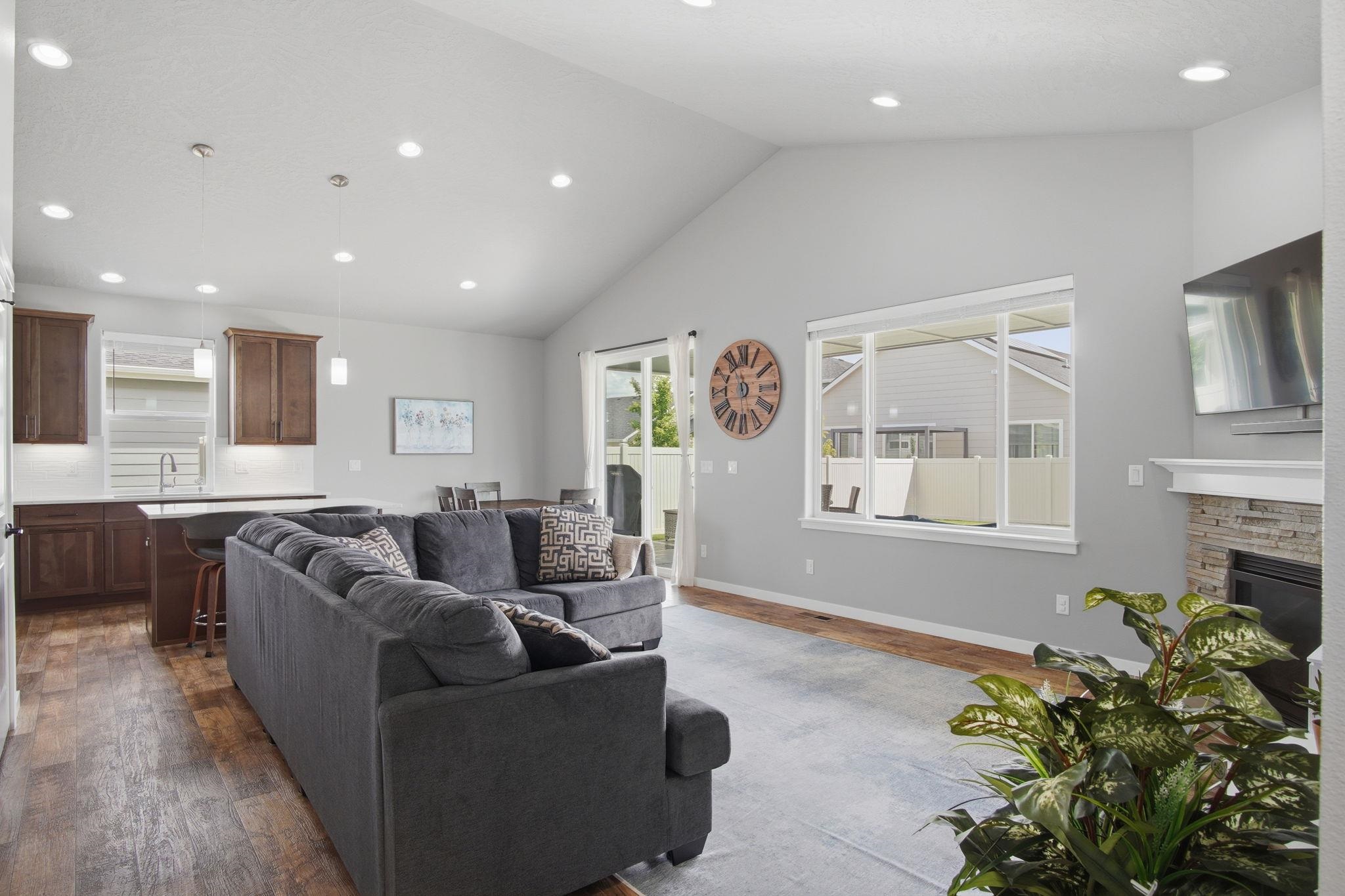1754 N Hood River Rd - Photo 3