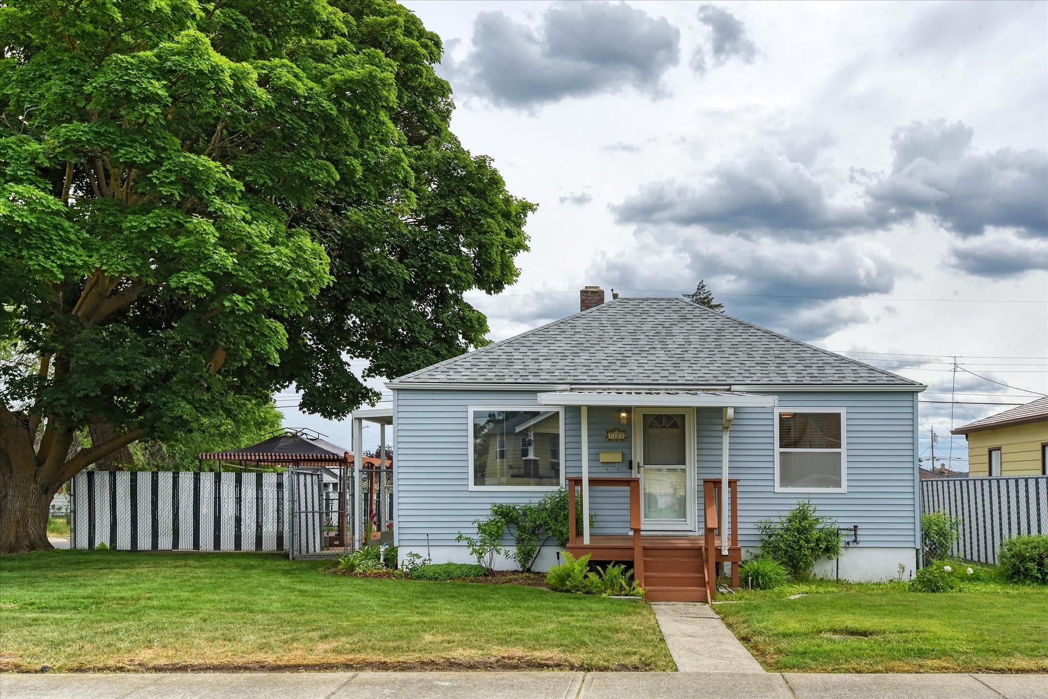 1128 E Gordon Ave - Photo 1