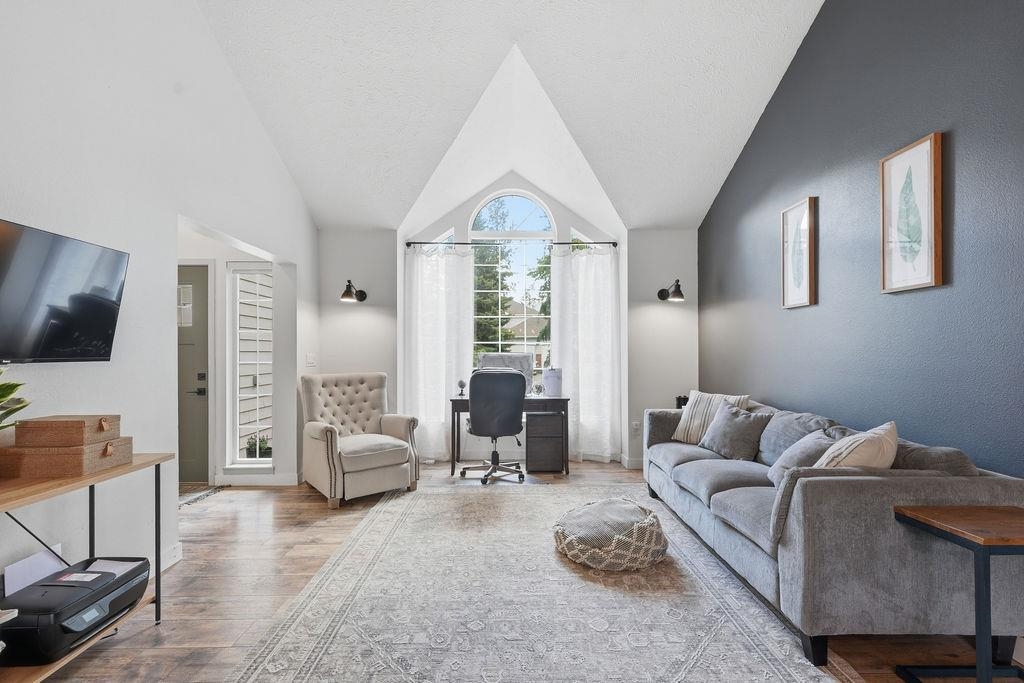 1115 E Chantel Dr - Photo 3