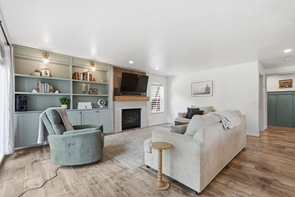 1115 E Chantel Dr - Photo 11