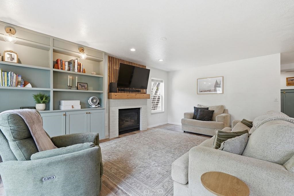 1115 E Chantel Dr - Photo 12