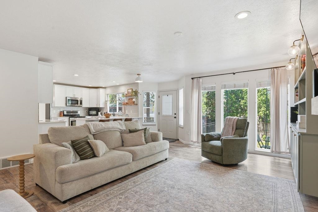 1115 E Chantel Dr - Photo 14