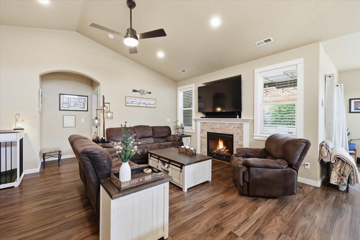 4520 E 22nd Ct - Photo 2