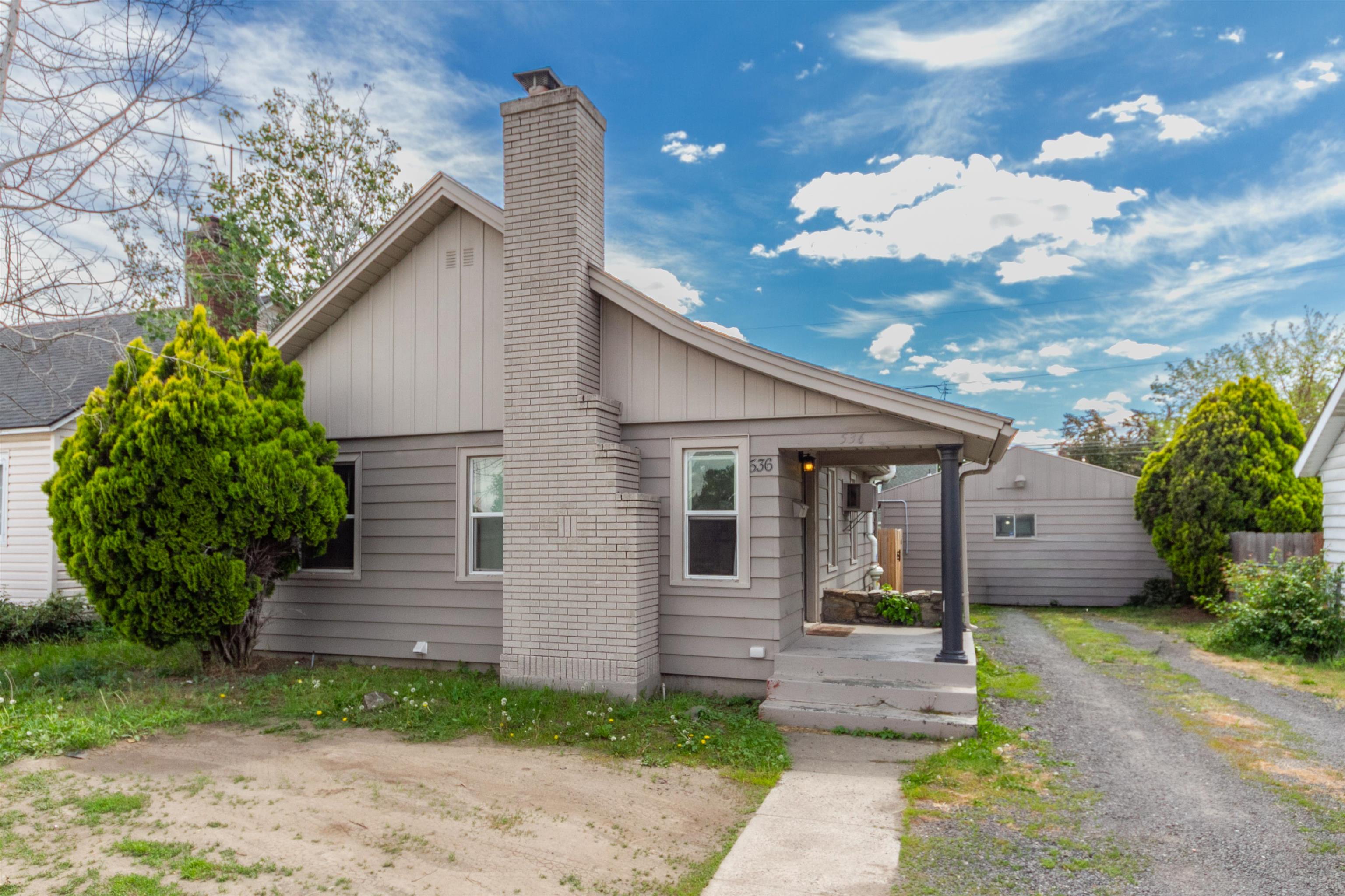 536 E Wellesley Ave - Photo 1