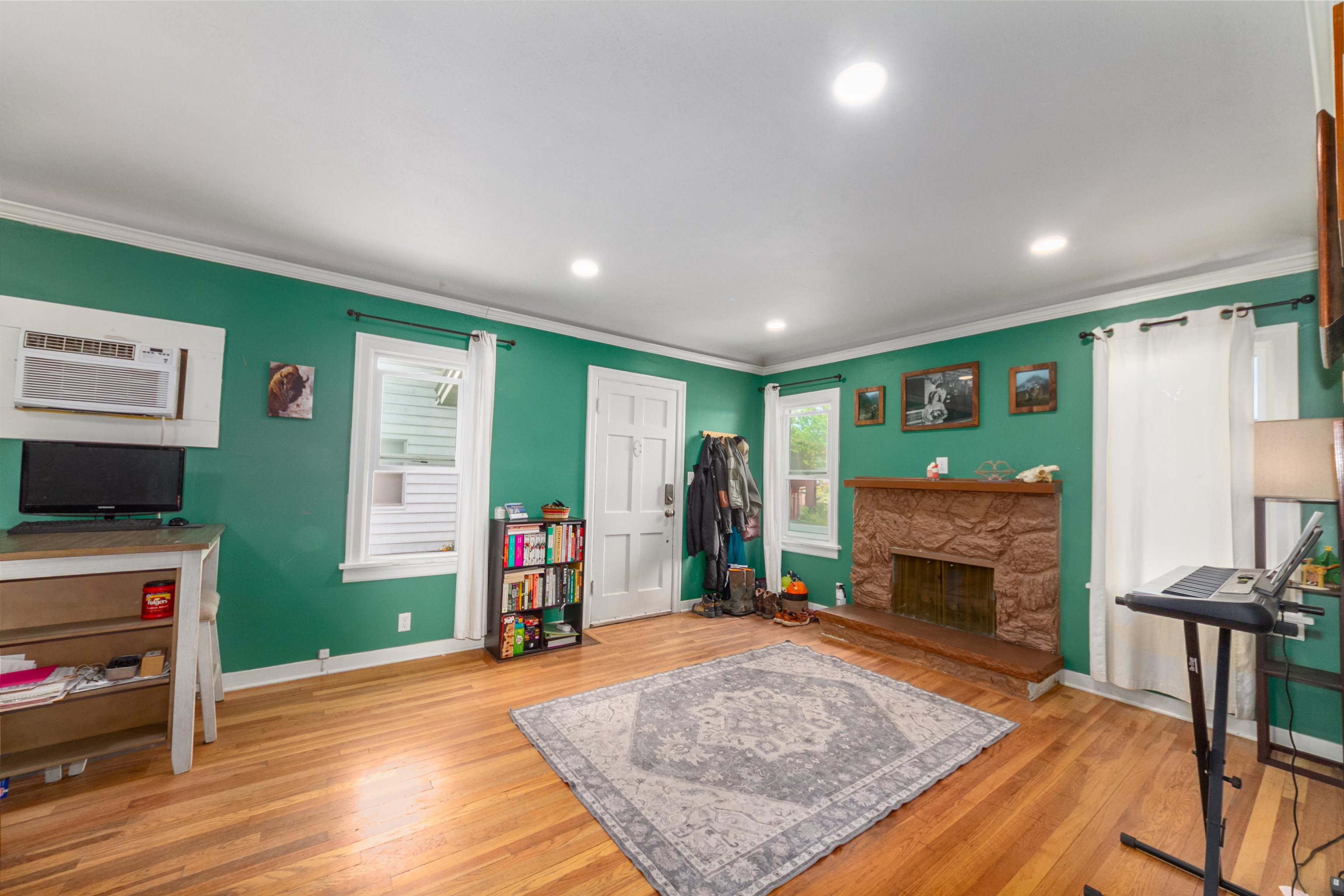 536 E Wellesley Ave - Photo 2