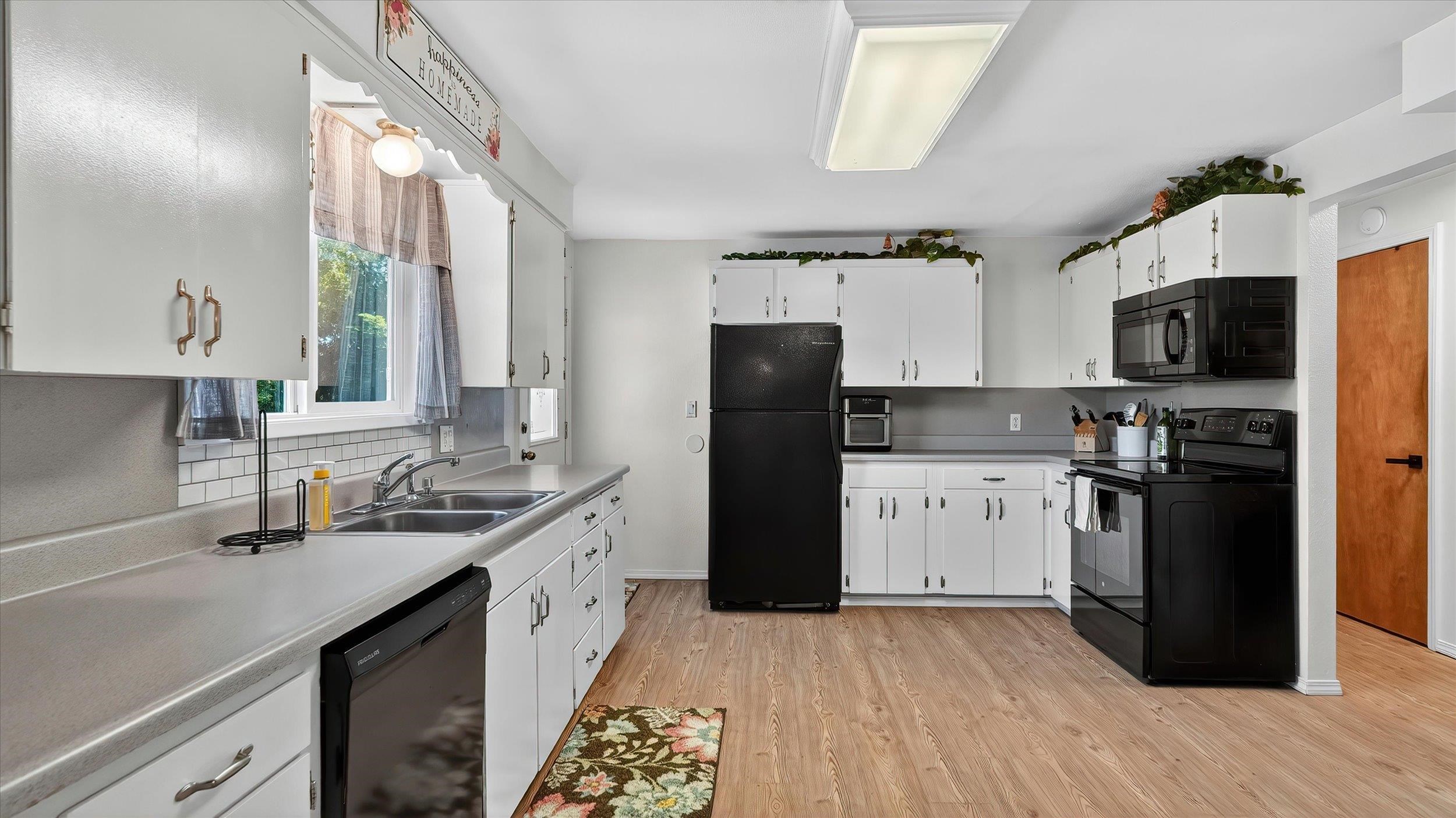 523 E Fellows St - Photo 10