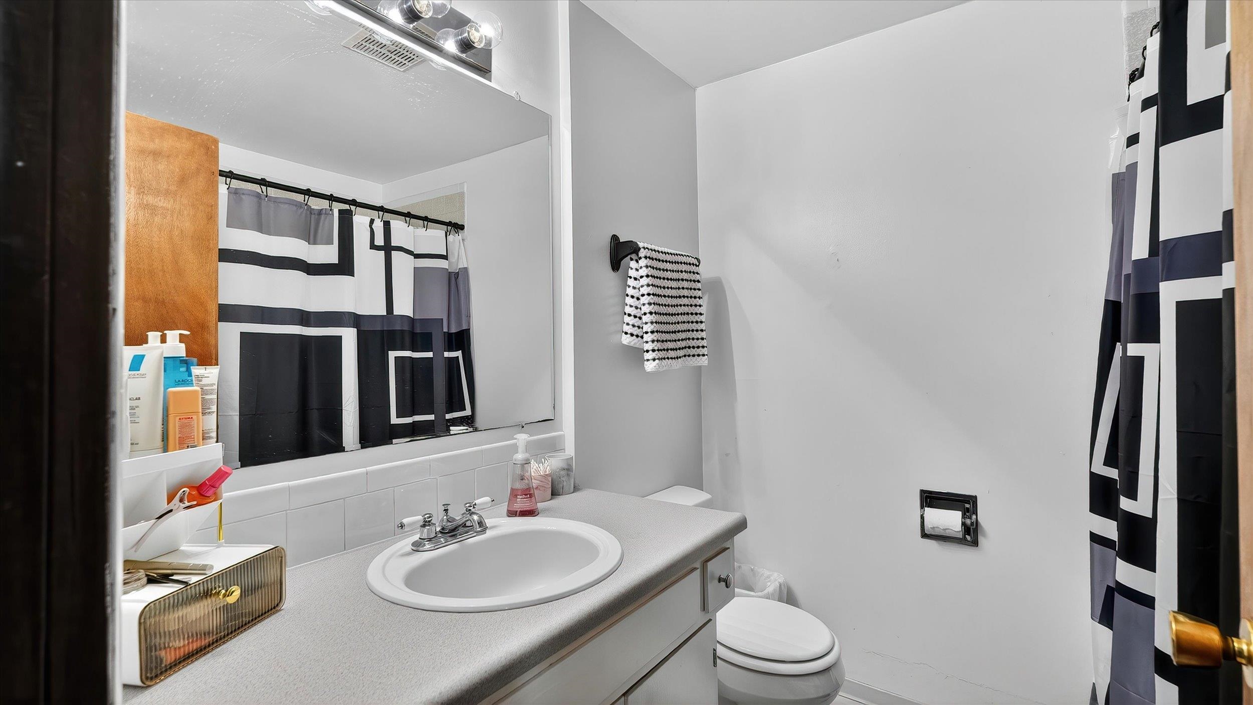 523 E Fellows St - Photo 26
