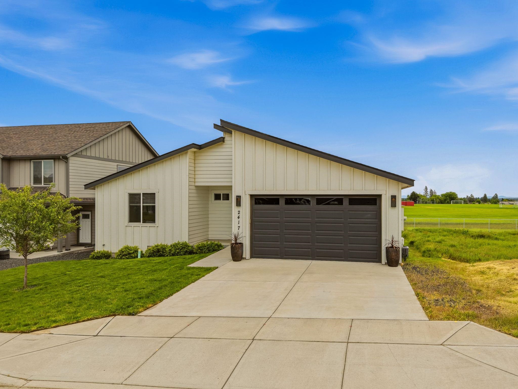 2417 Sunrise Dr - Photo 2