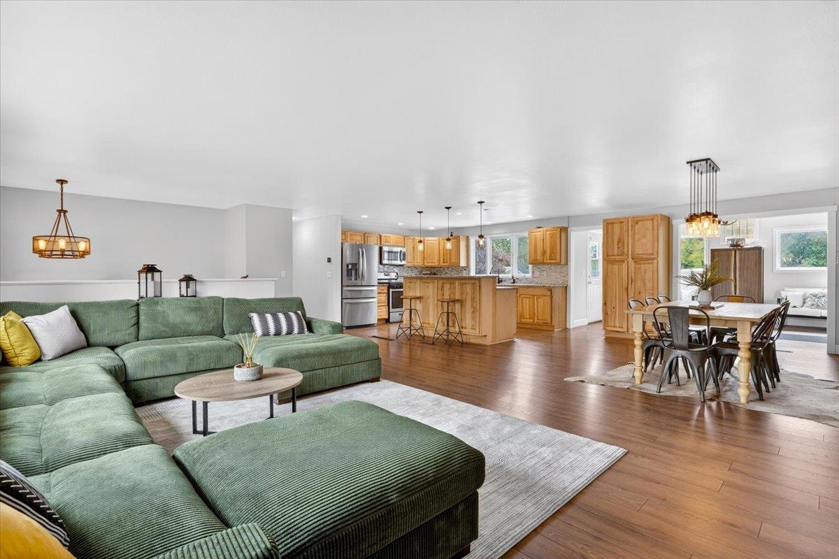 2416 E 46th Ave - Photo 8