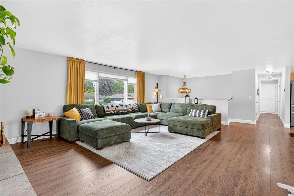 2416 E 46th Ave - Photo 6