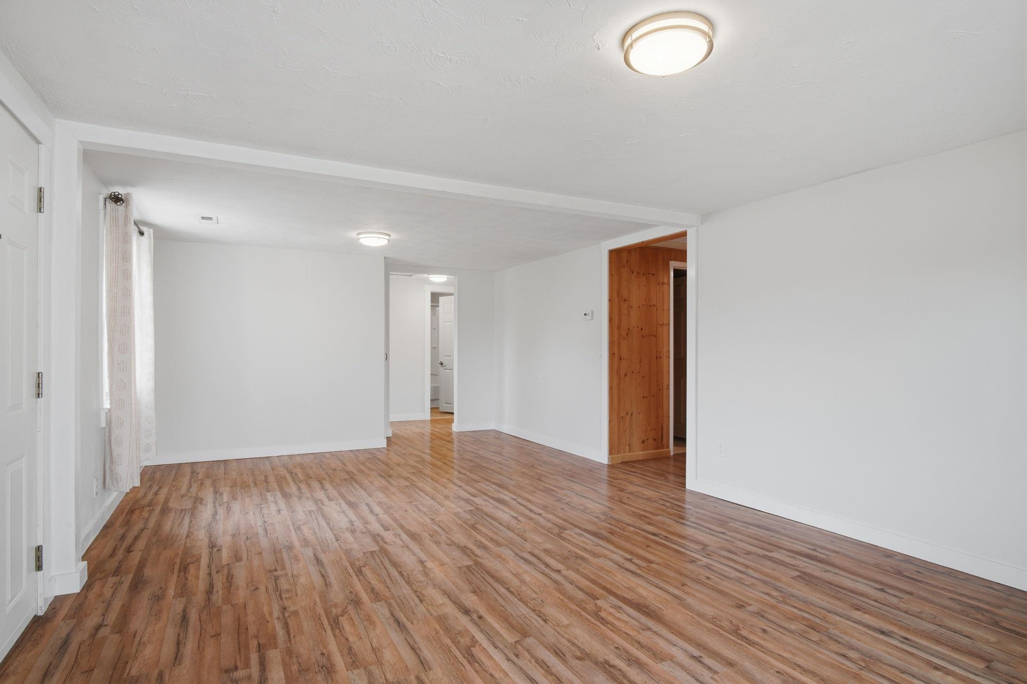 319 E Spence St - Photo 4