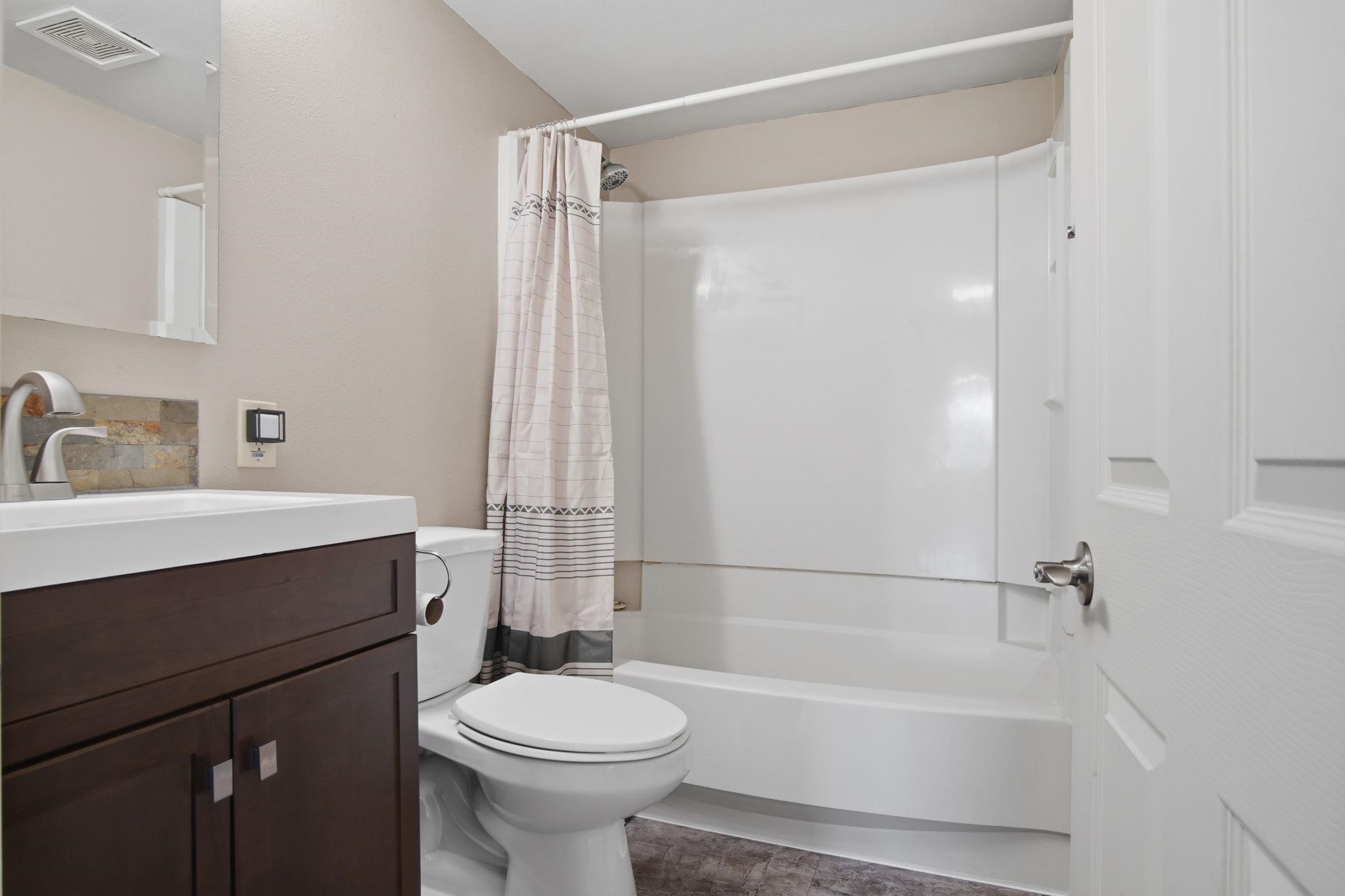 319 E Spence St - Photo 7