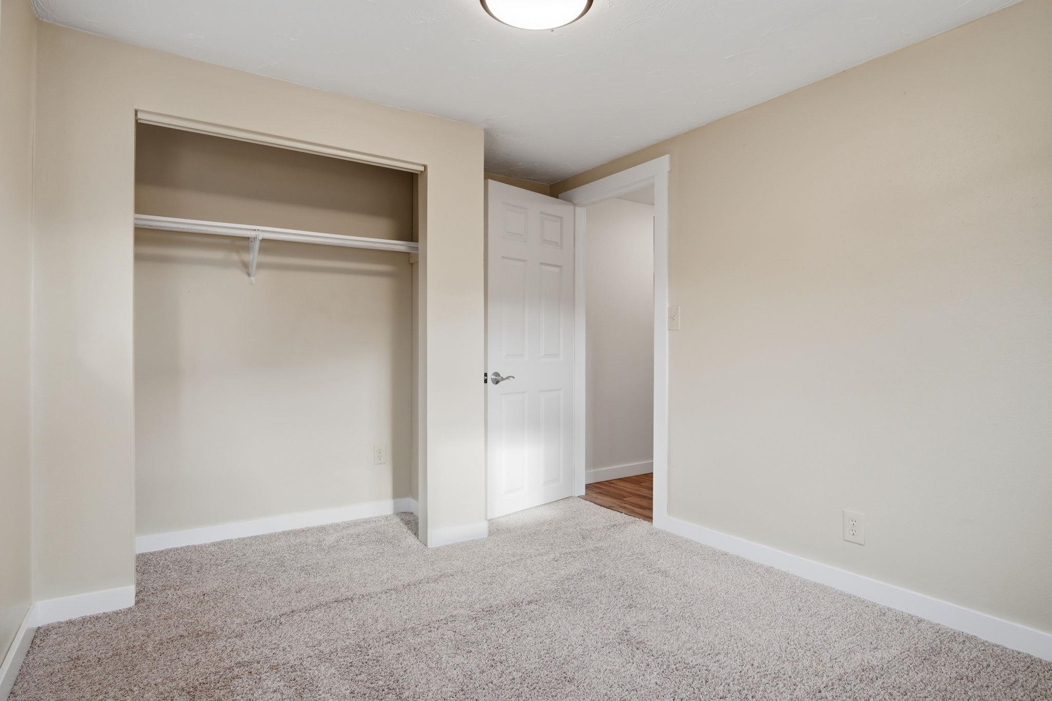 319 E Spence St - Photo 9