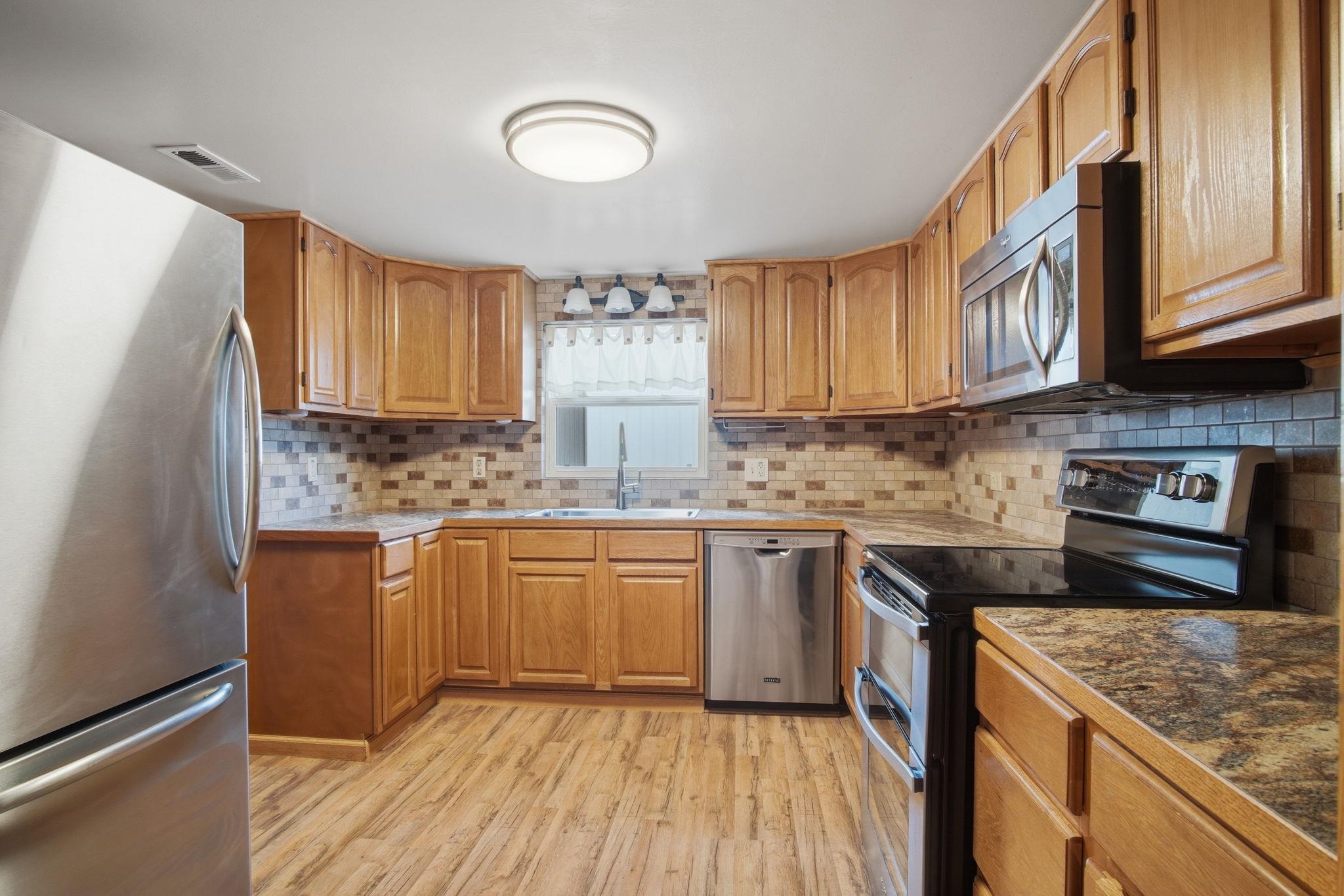 319 E Spence St - Photo 11