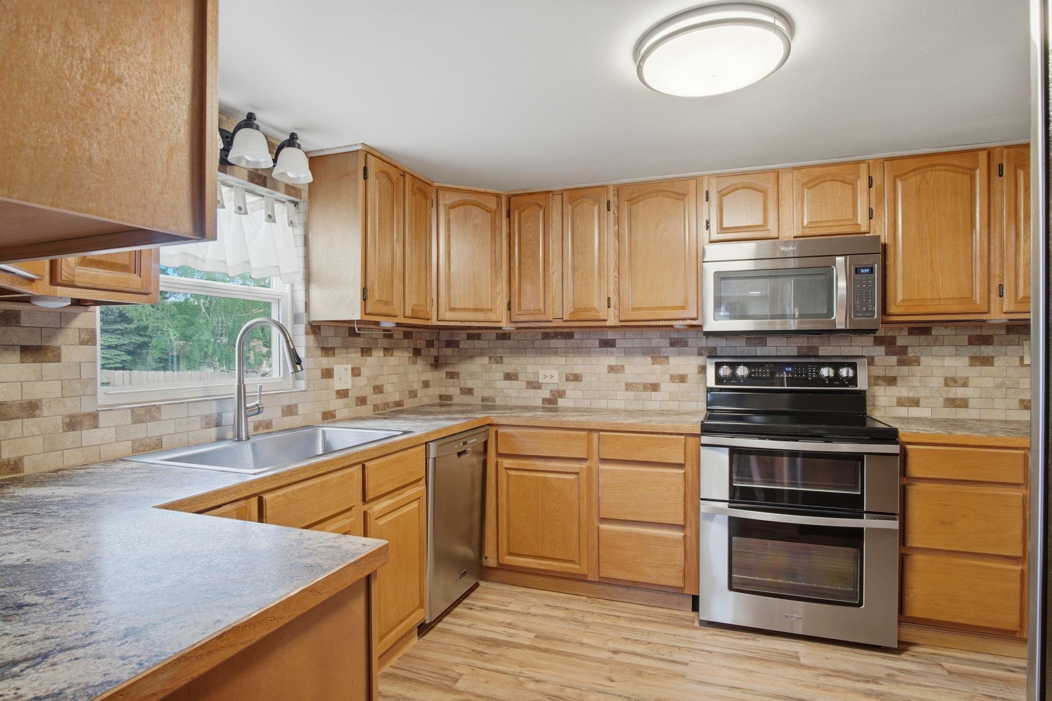 319 E Spence St - Photo 12