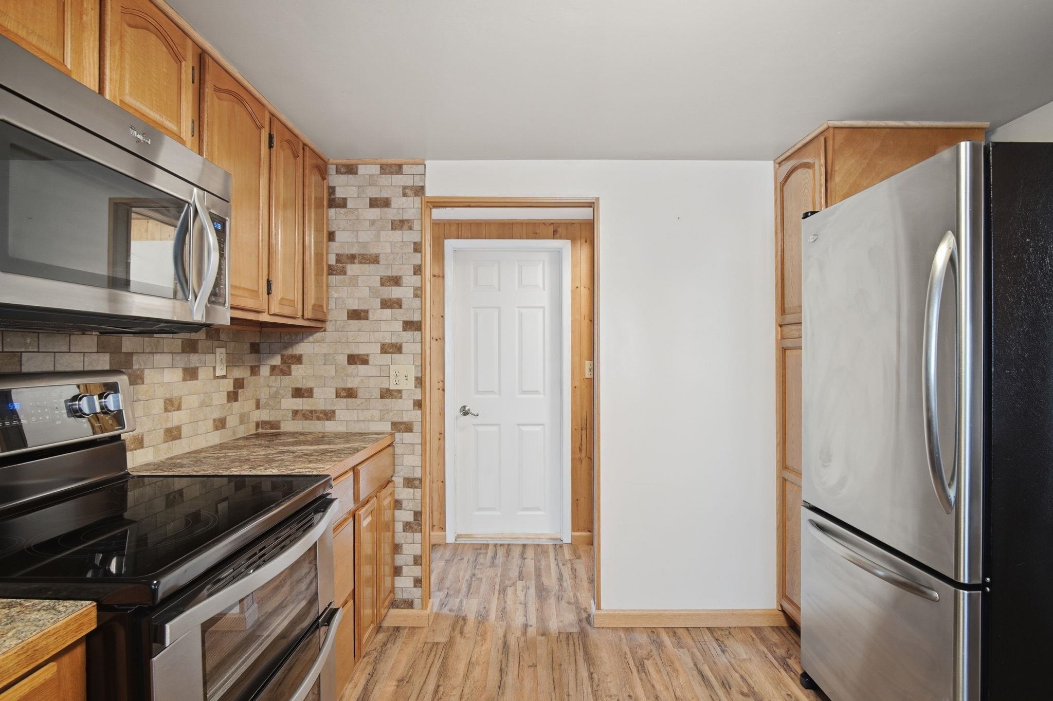 319 E Spence St - Photo 13