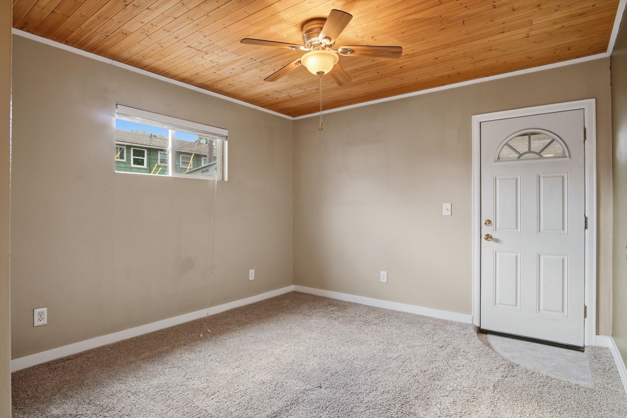319 E Spence St - Photo 14