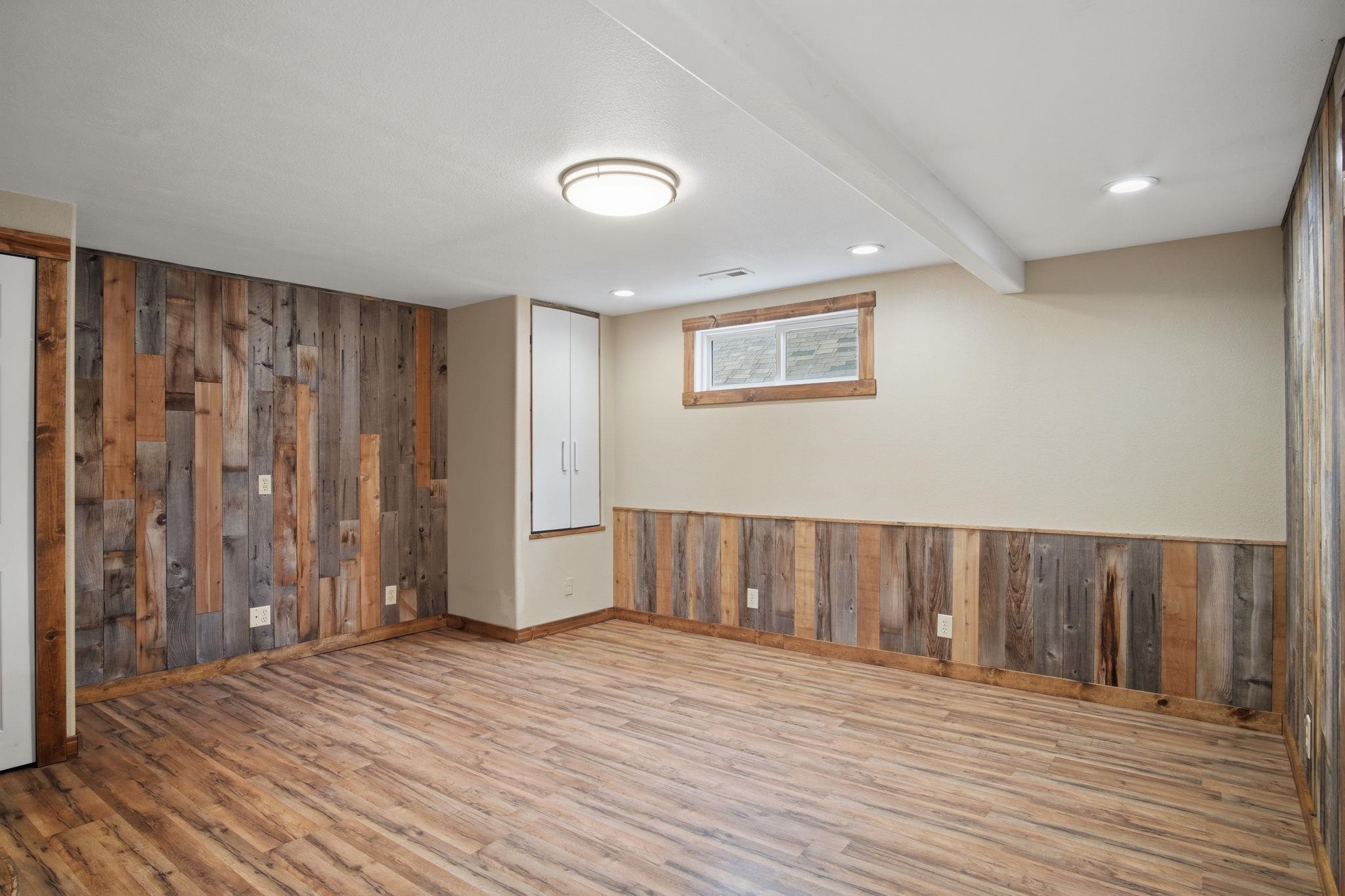 319 E Spence St - Photo 20