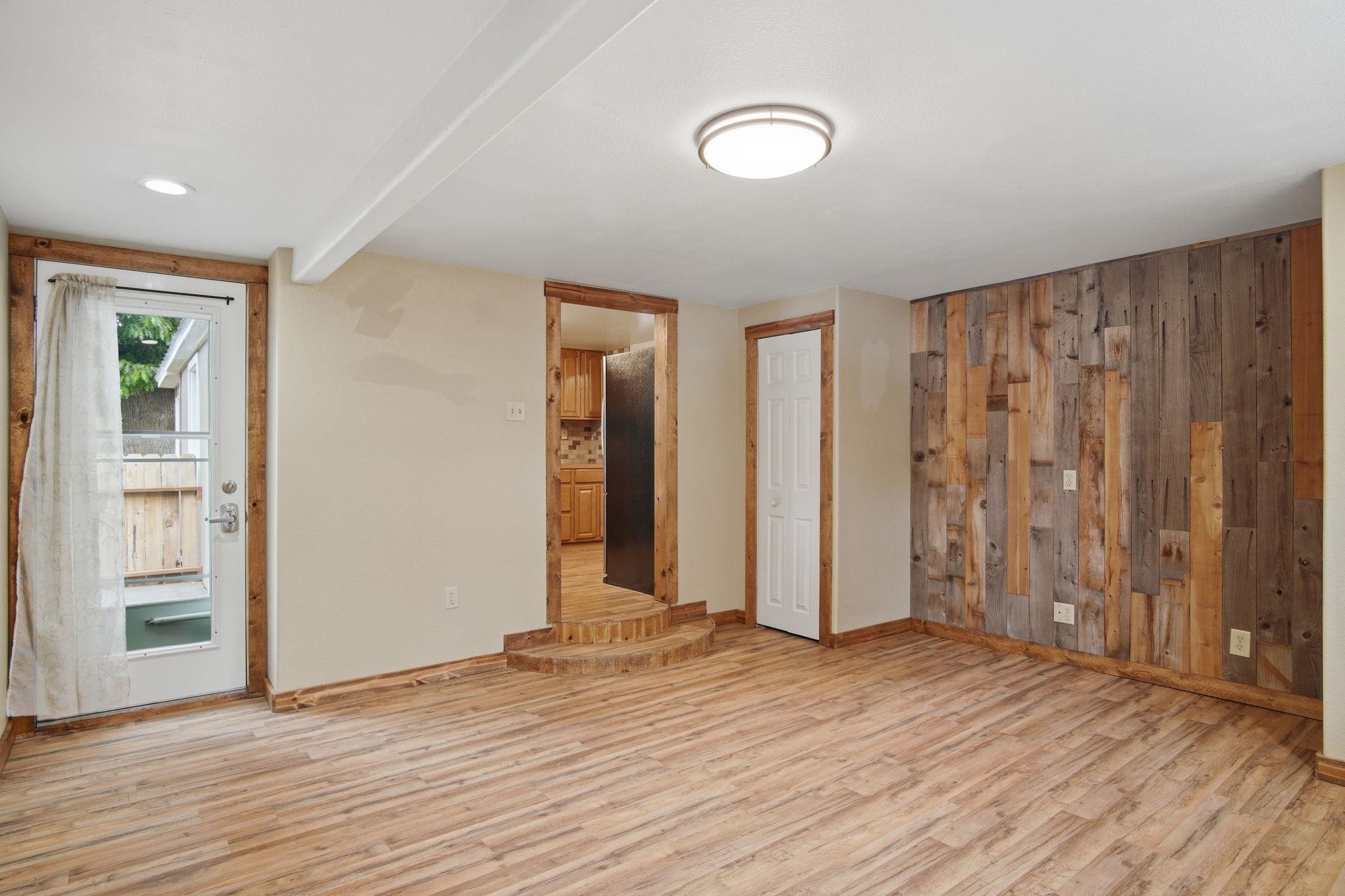 319 E Spence St - Photo 21