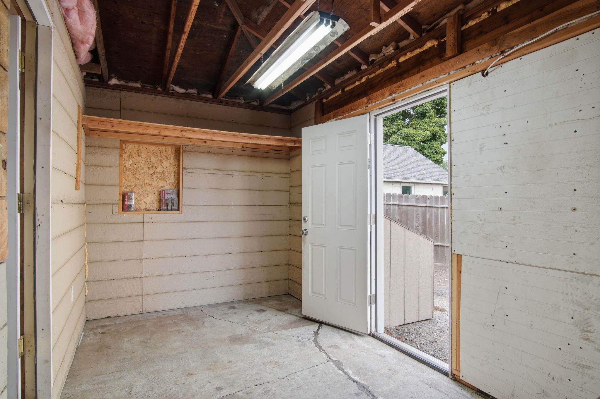 319 E Spence St - Photo 22