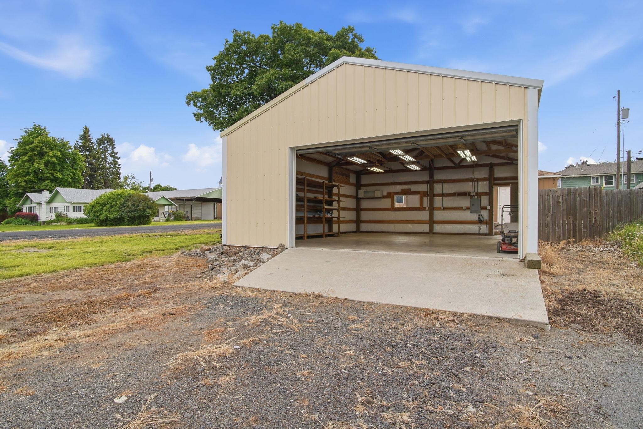 319 E Spence St - Photo 26