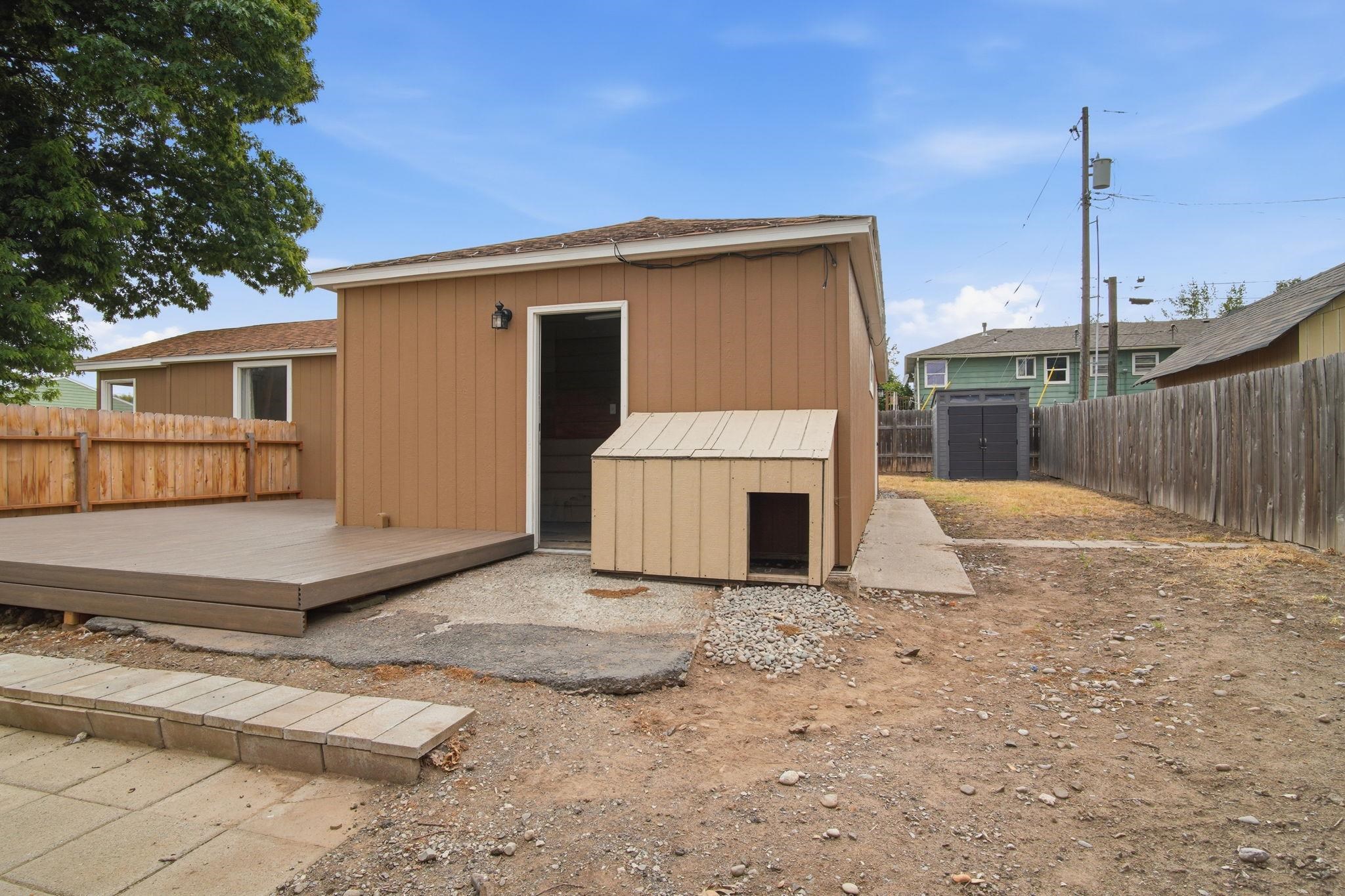 319 E Spence St - Photo 29