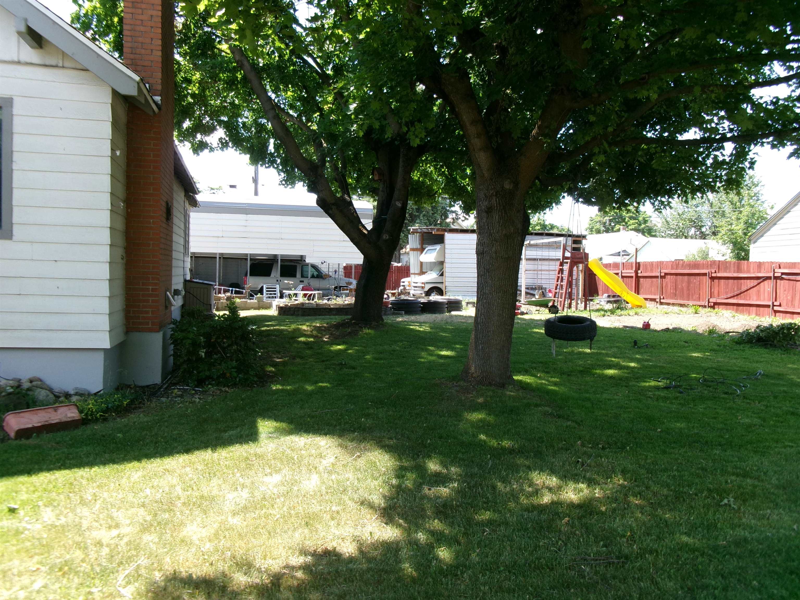 1520 E 1st Ave - Photo 4