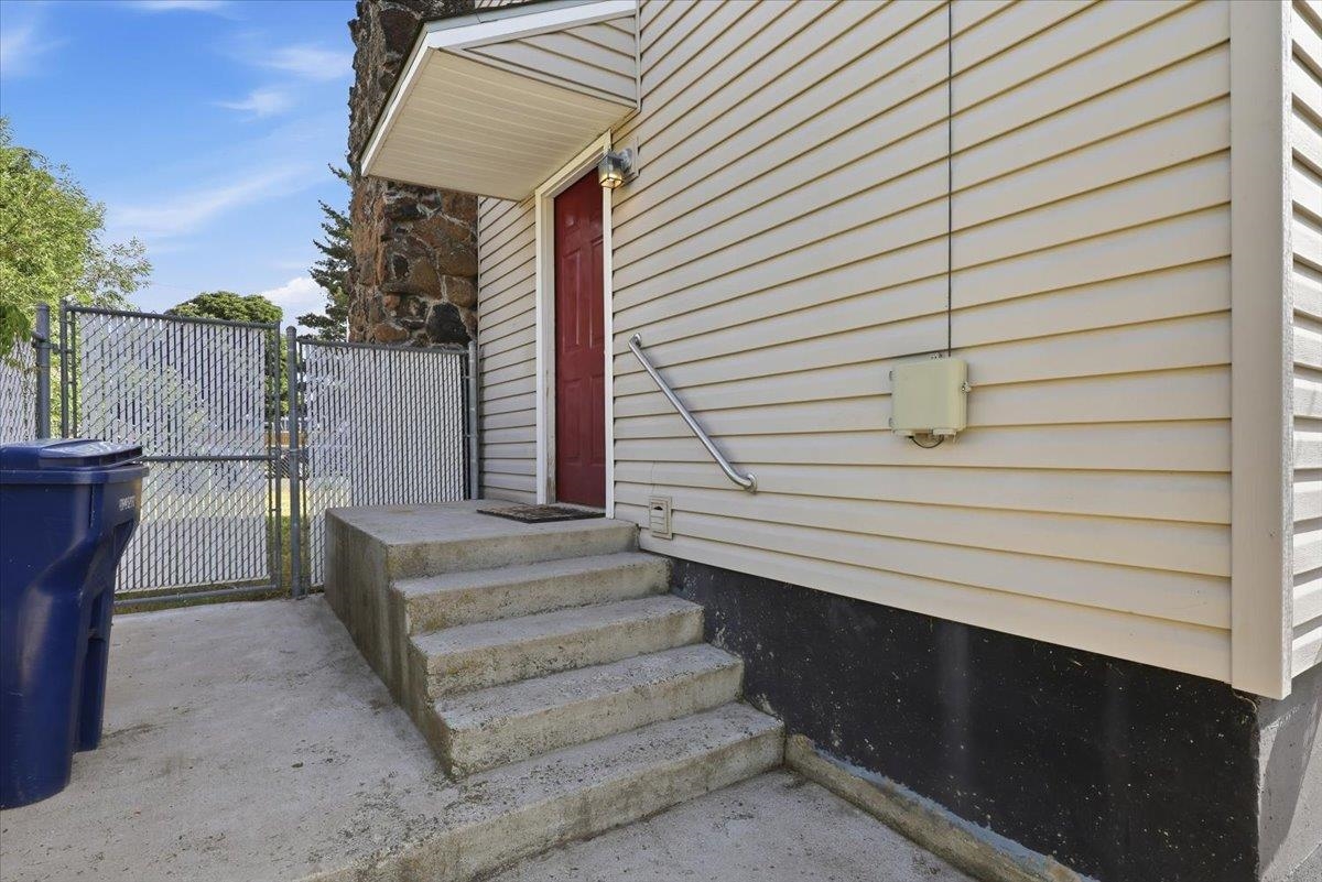 1324 E Kiernan Ave - Photo 24