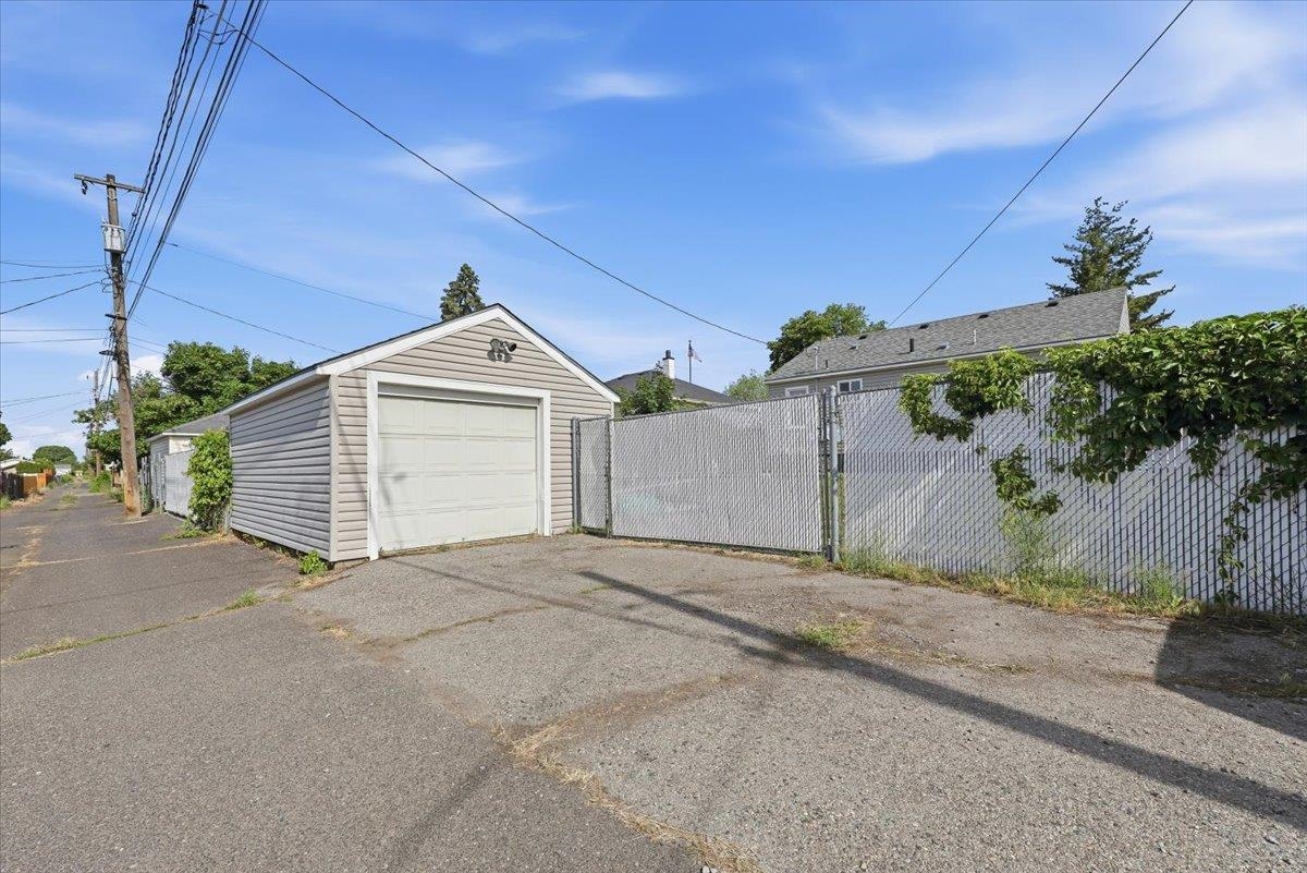 1324 E Kiernan Ave - Photo 29