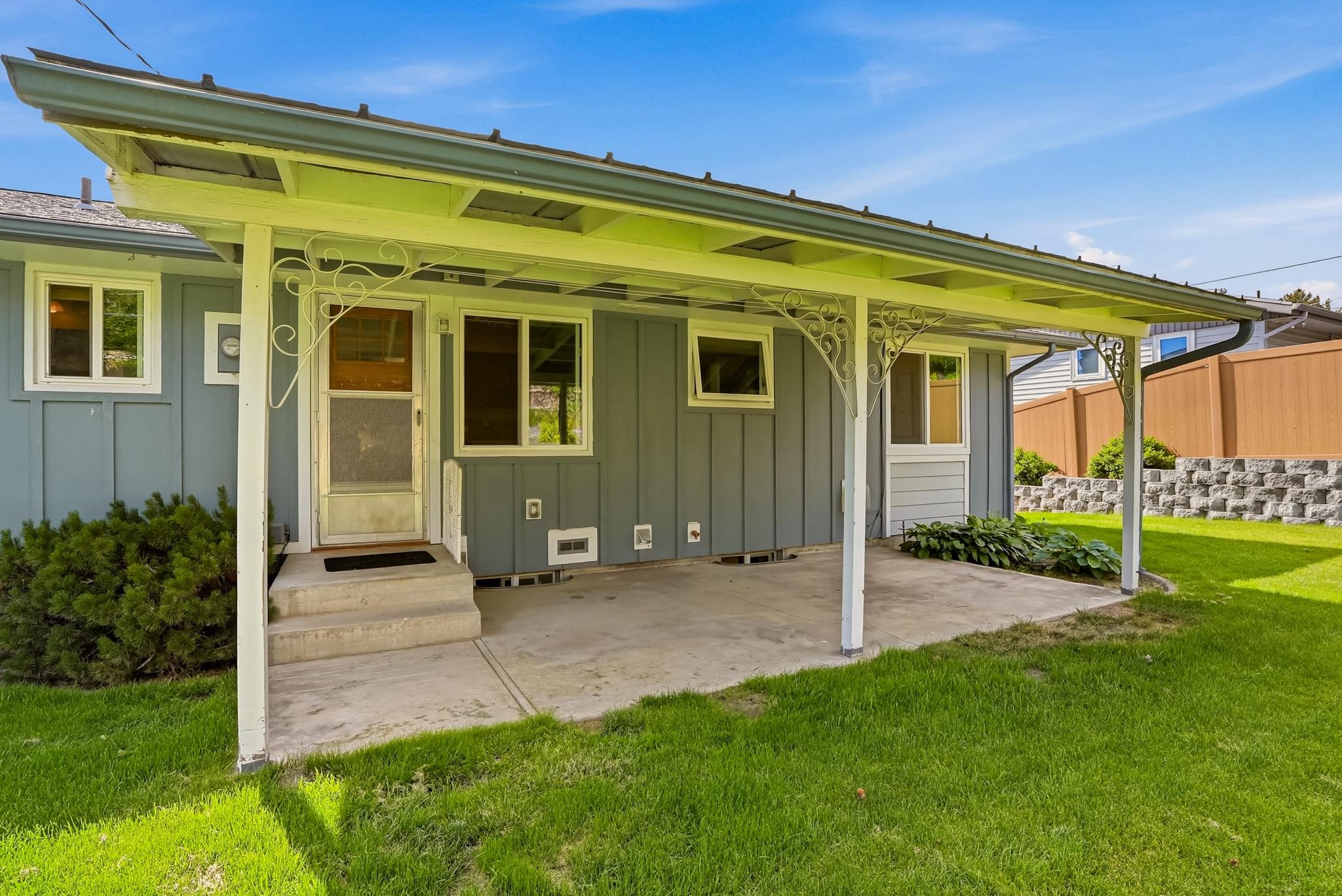 6712 N Greenwood Blvd - Photo 2