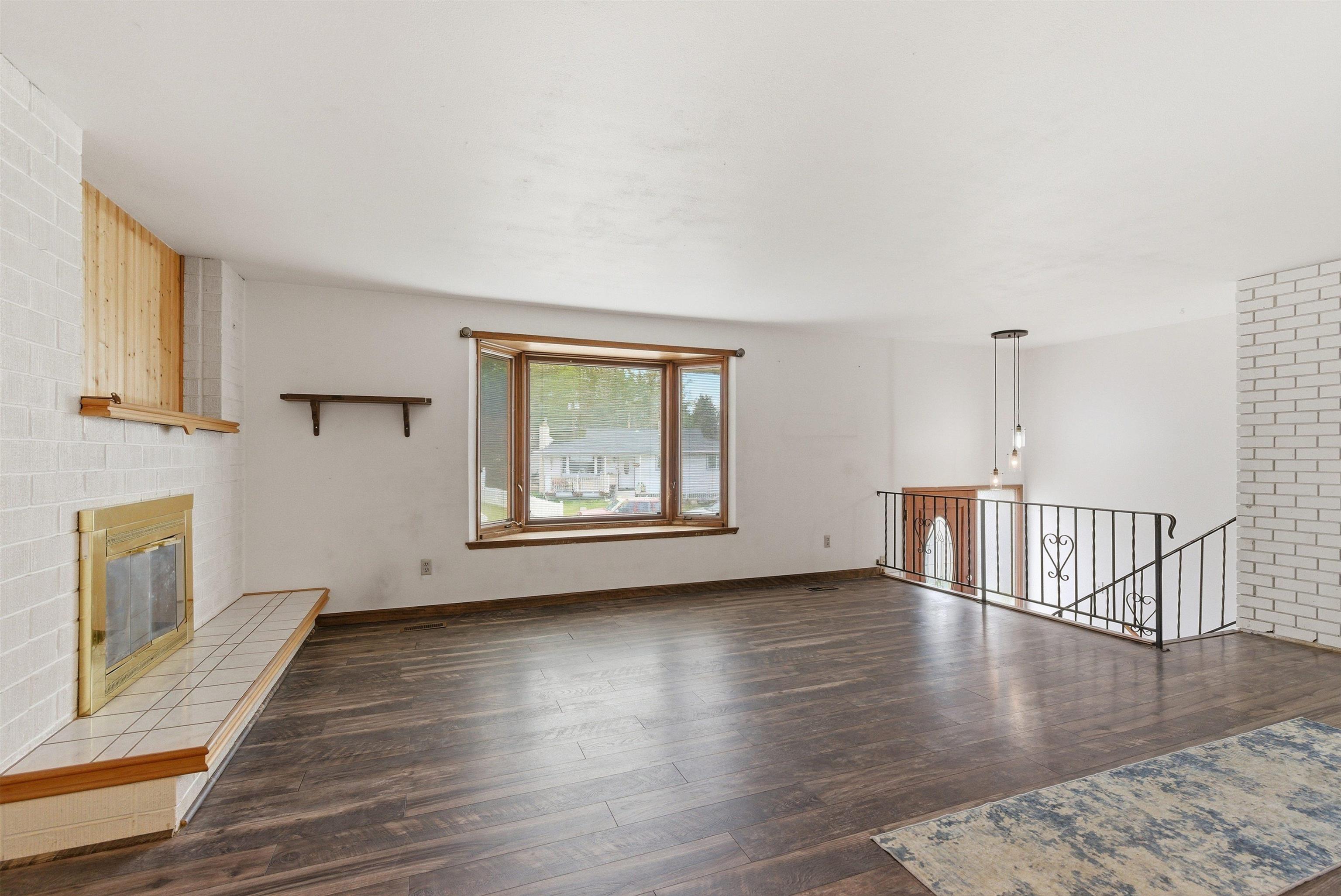 216 Gregory Dr - Photo 3