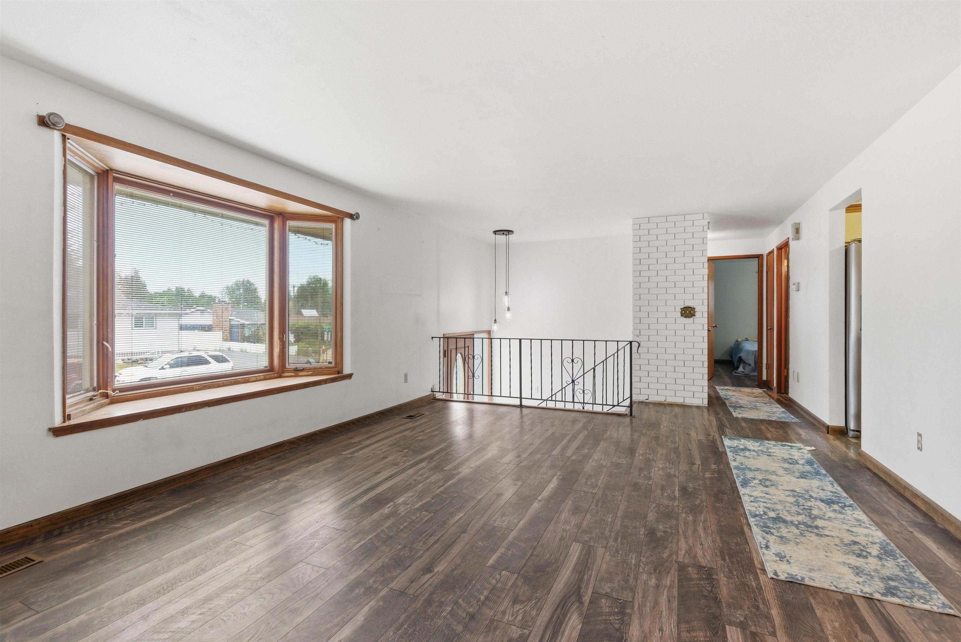 216 Gregory Dr - Photo 4