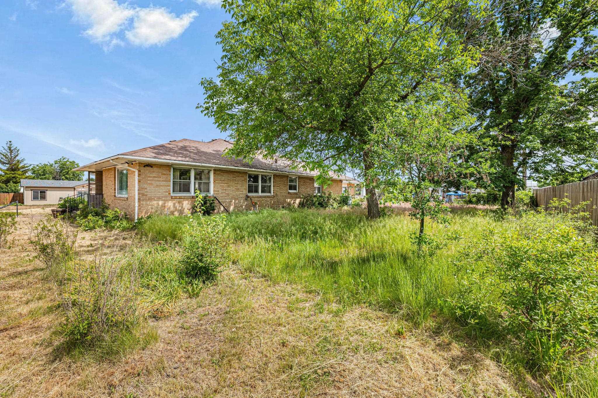 503 W 3rd St - Photo 5