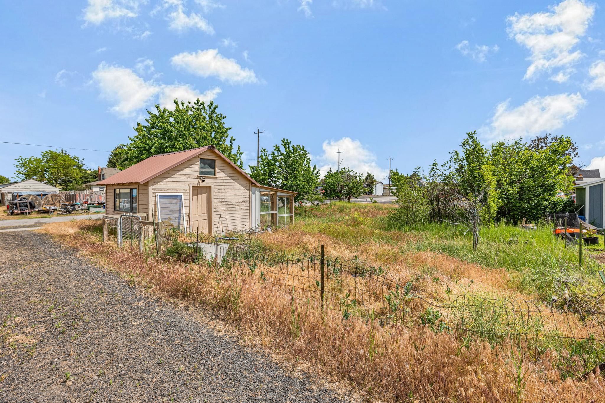 503 W 3rd St - Photo 35