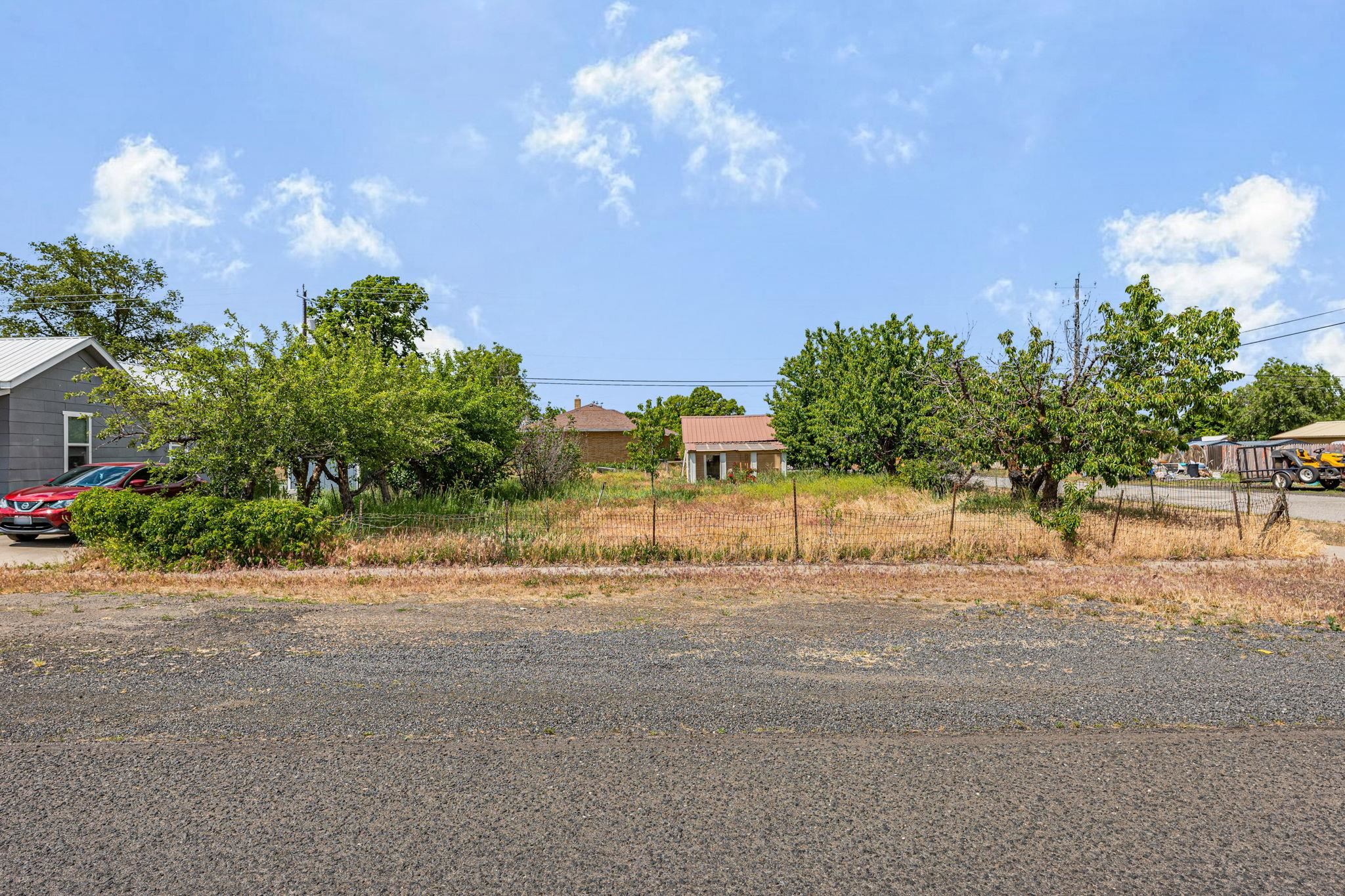 503 W 3rd St - Photo 38