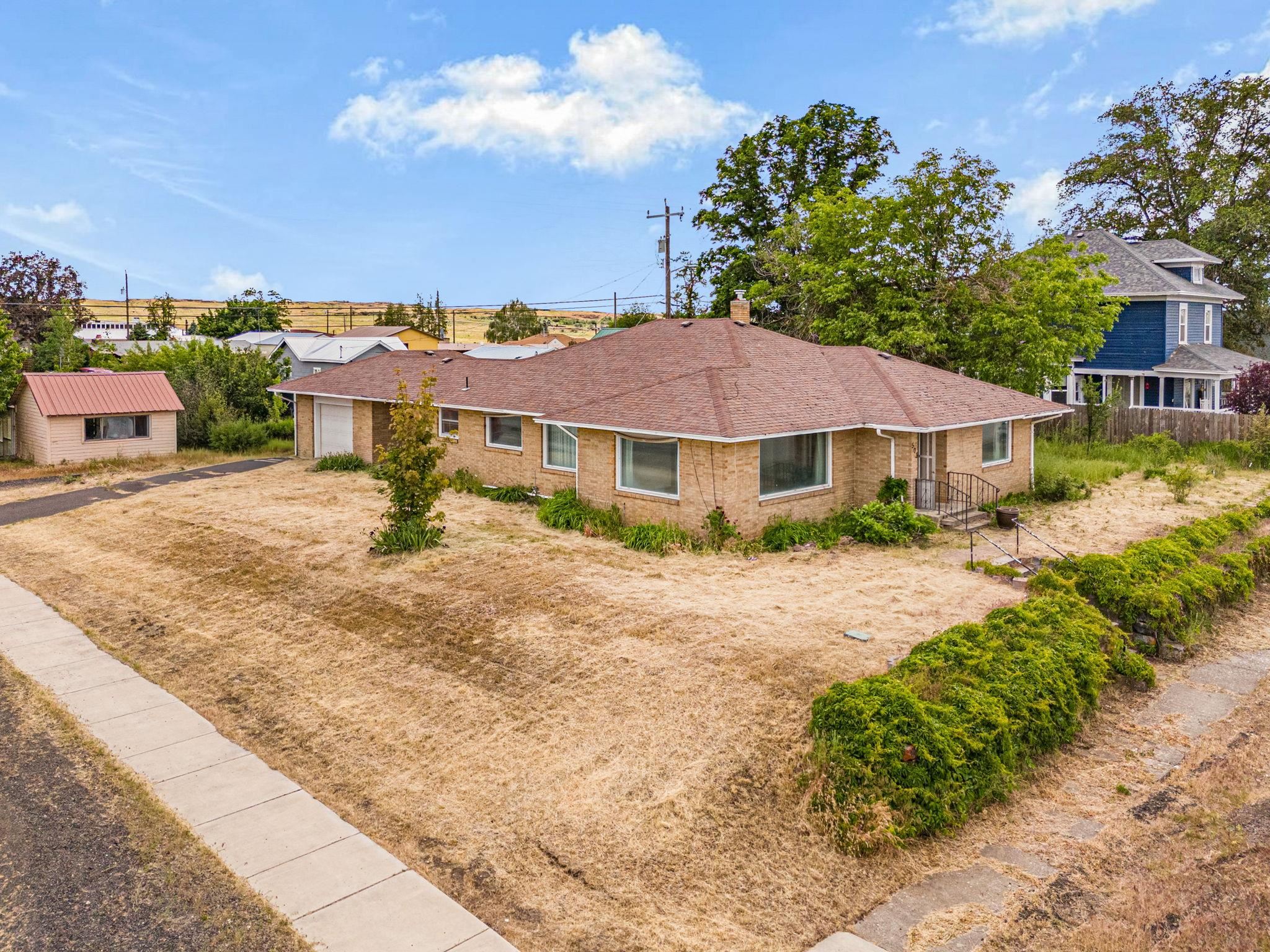 503 W 3rd St - Photo 1