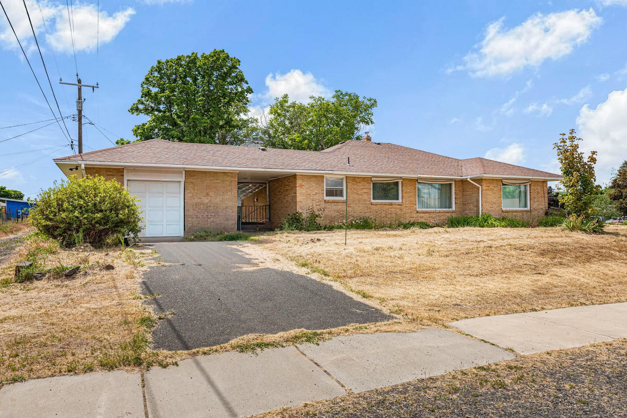 503 W 3rd St - Photo 2