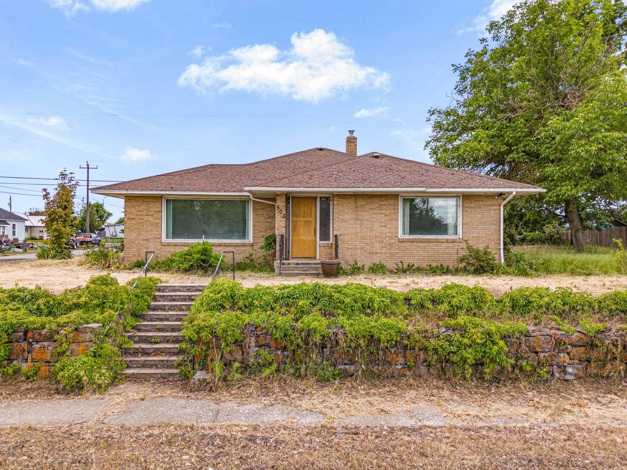 503 W 3rd St - Photo 4