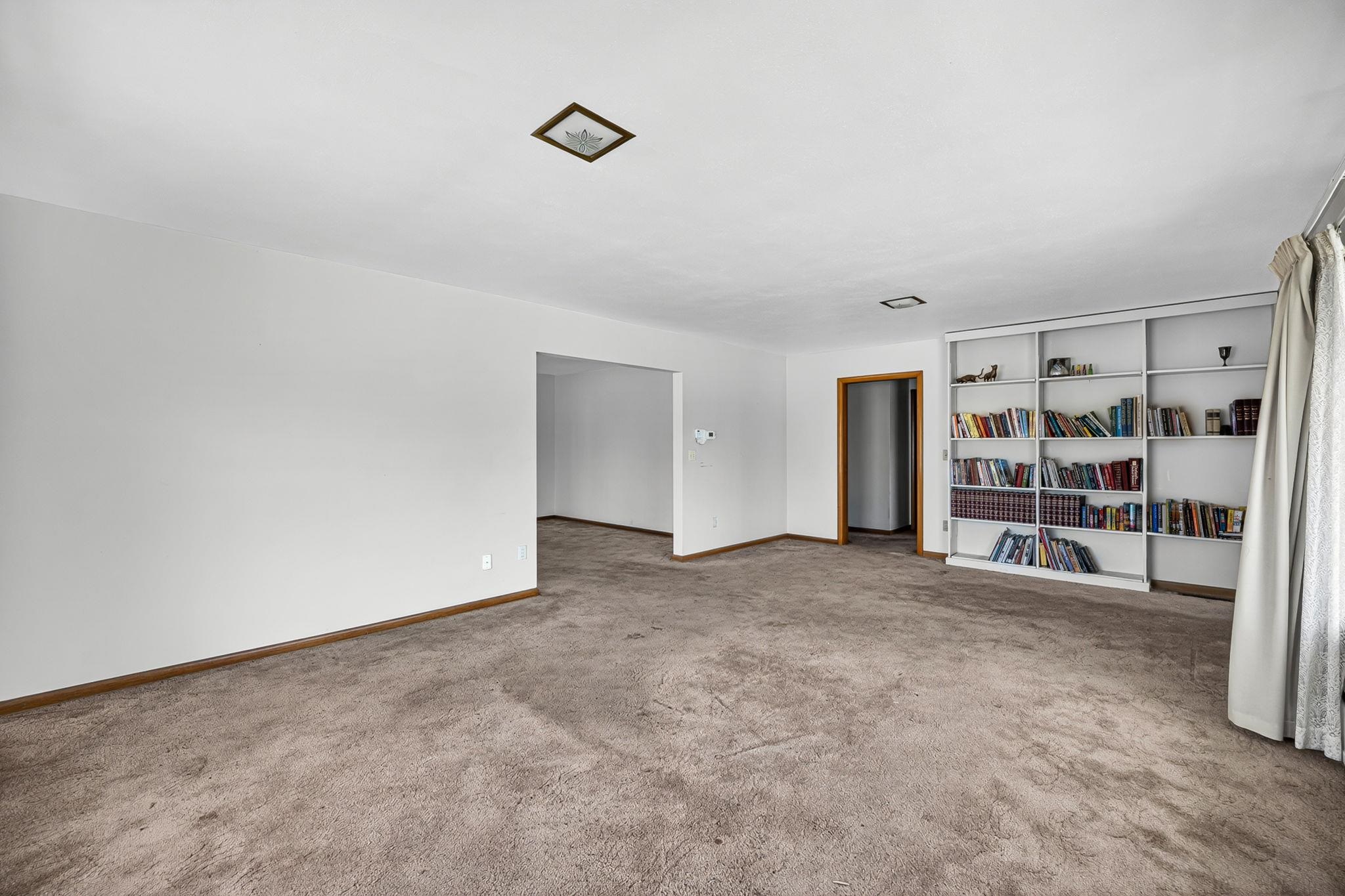 503 W 3rd St - Photo 9