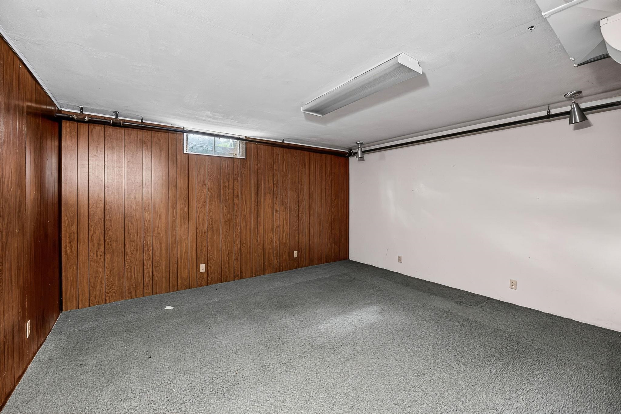 503 W 3rd St - Photo 25