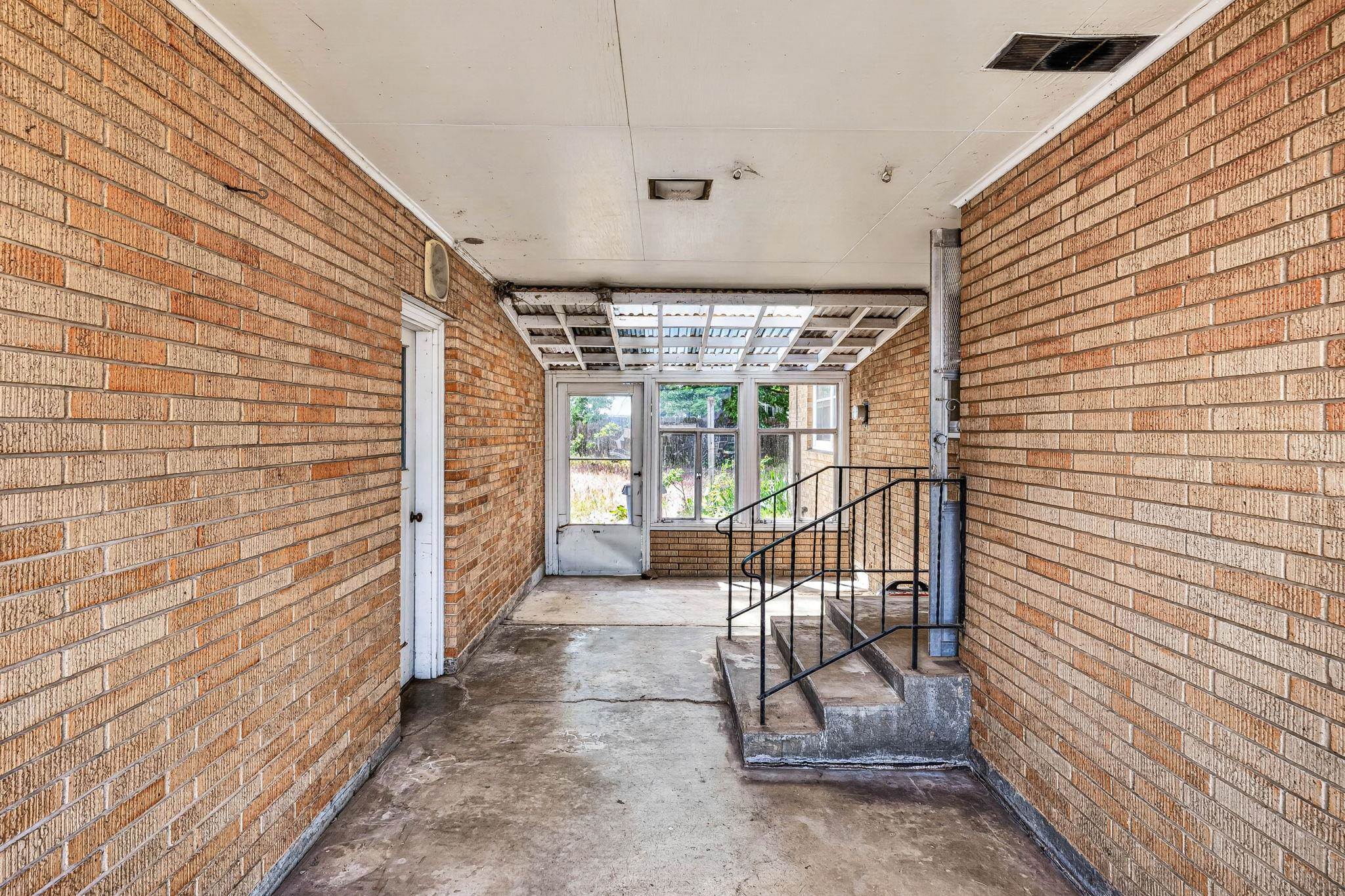 503 W 3rd St - Photo 31