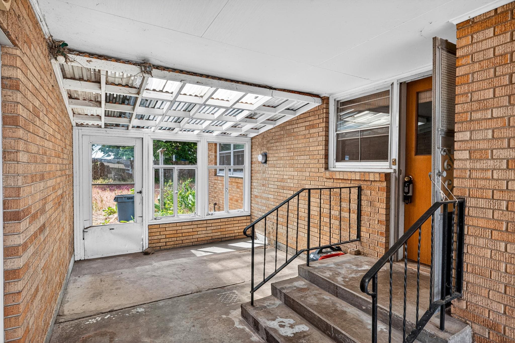 503 W 3rd St - Photo 32